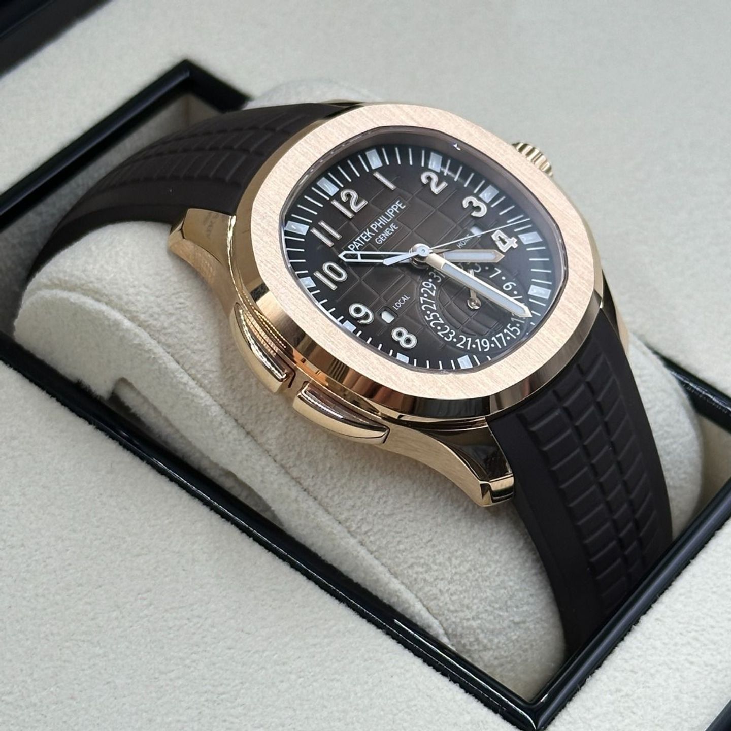 Patek Philippe Aquanaut 5164R-001 (2021) - Brown dial 40 mm Rose Gold case (7/8)