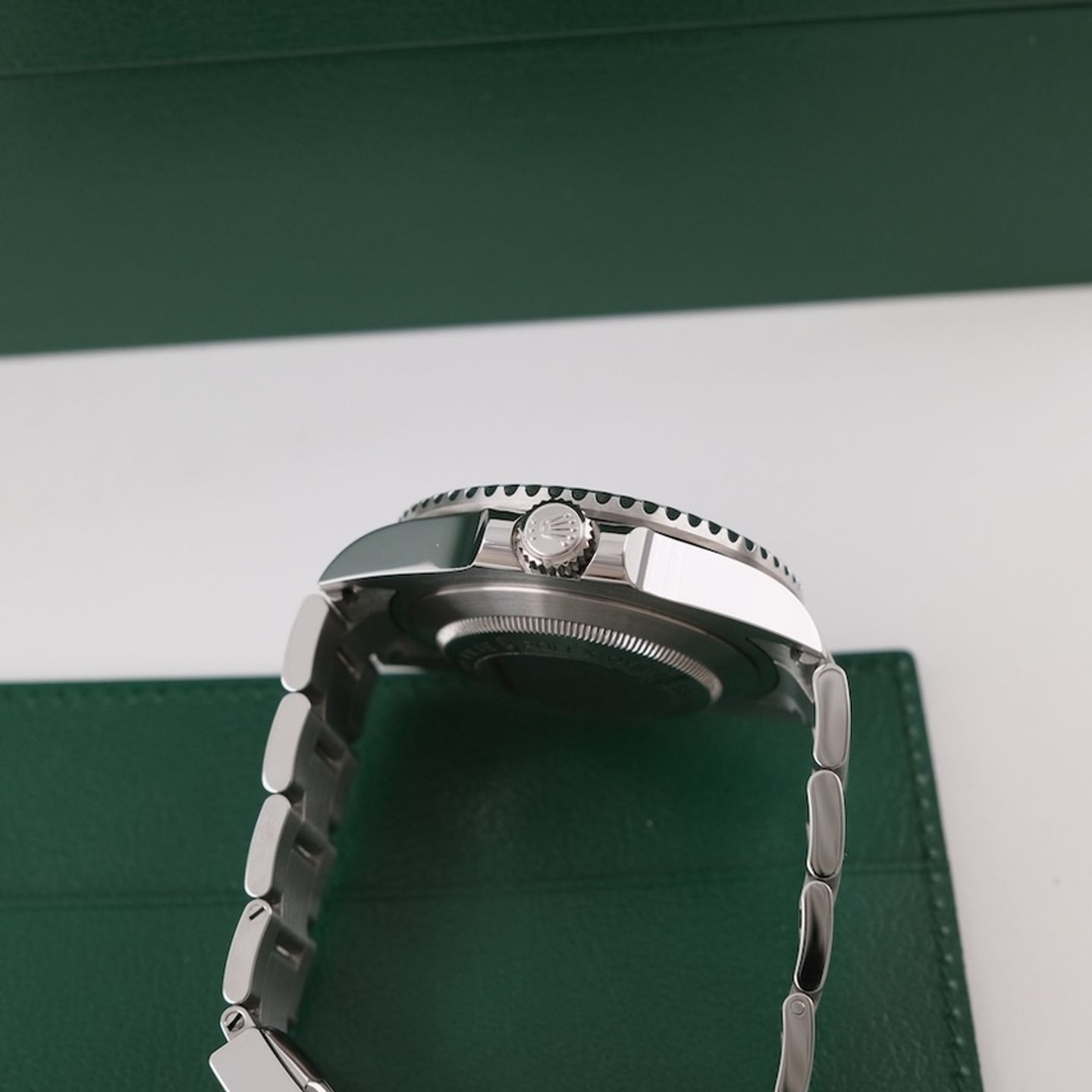 Rolex Sea-Dweller 126600 (2023) - Black dial 43 mm Steel case (7/8)