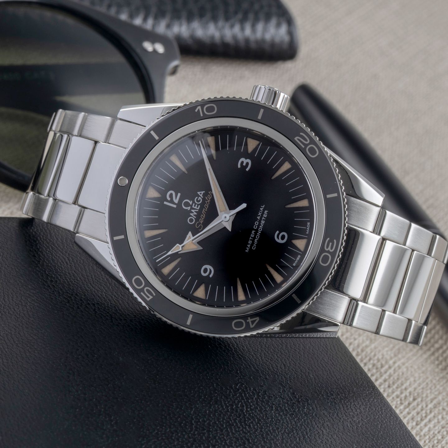 Omega Seamaster 300 233.30.41.21.01.001 - (2/8)