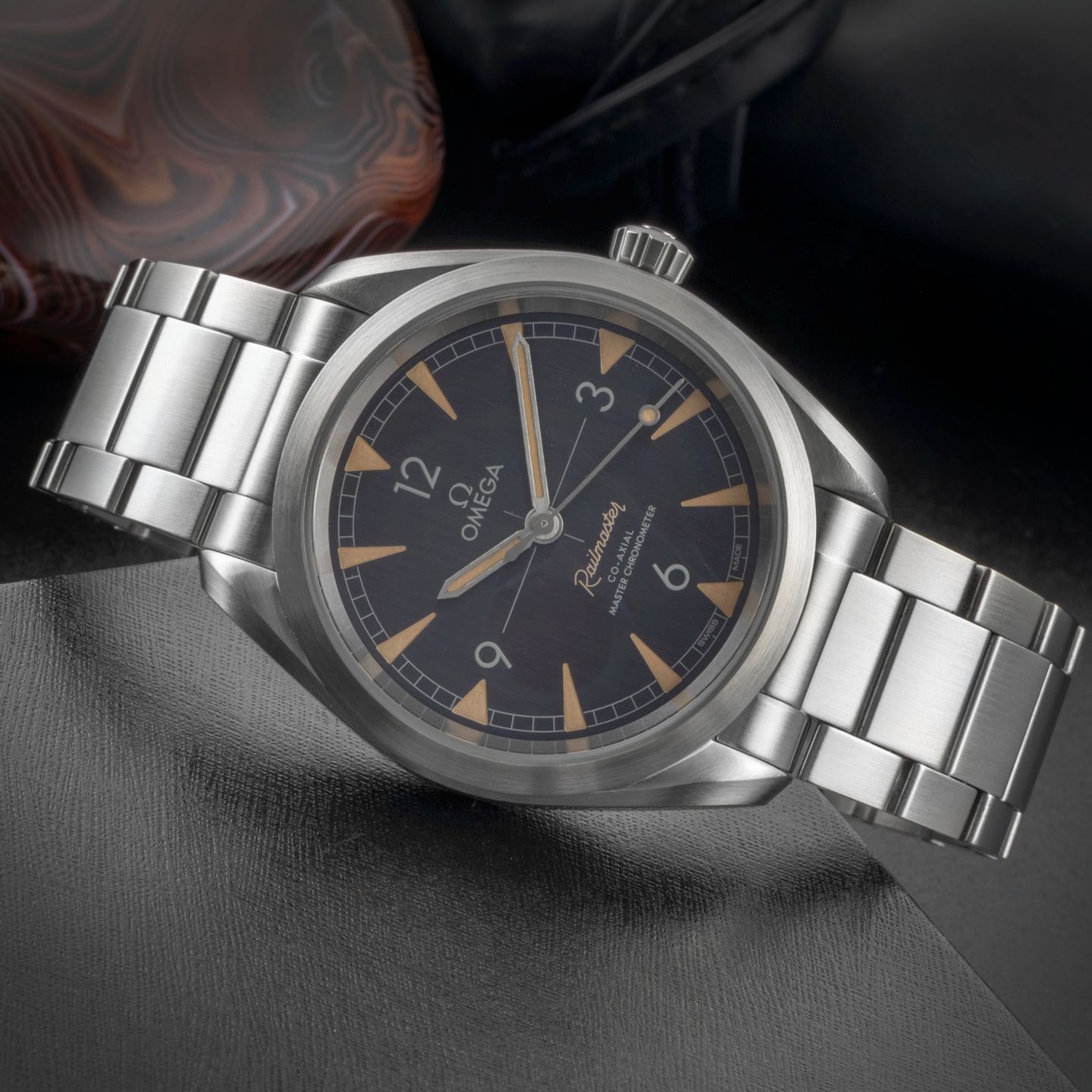Omega Seamaster Railmaster 220.10.40.20.01.001 - (2/8)