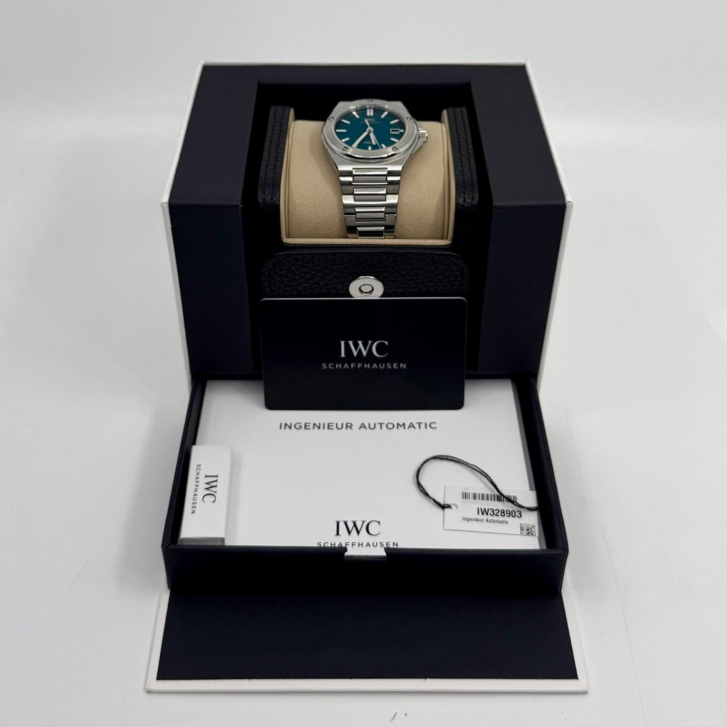 IWC Ingenieur Automatic IW328903 (2026) - Blue dial 40 mm Steel case (3/8)