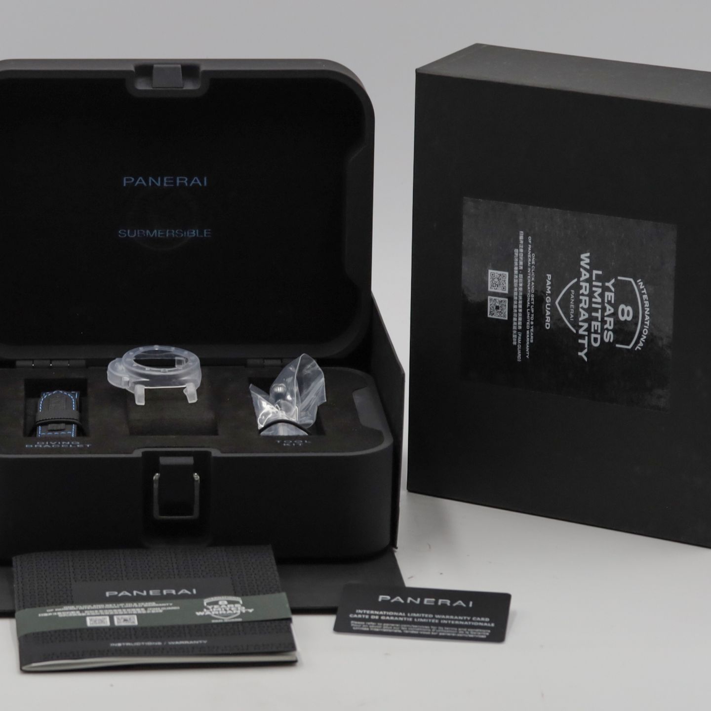 Panerai Luminor Submersible PAM00960 (Unknown (random serial)) - Black dial 42 mm Carbon case (8/8)