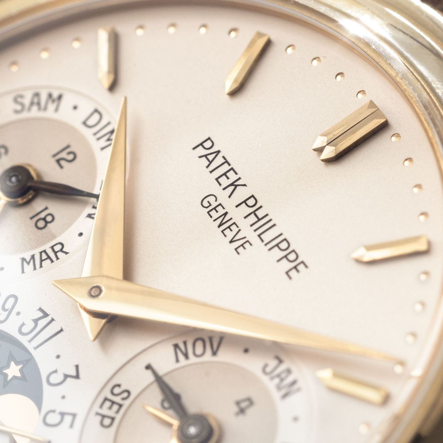 Patek Philippe Perpetual Calendar 3940J (1987) - Silver dial 37 mm Yellow Gold case (3/8)