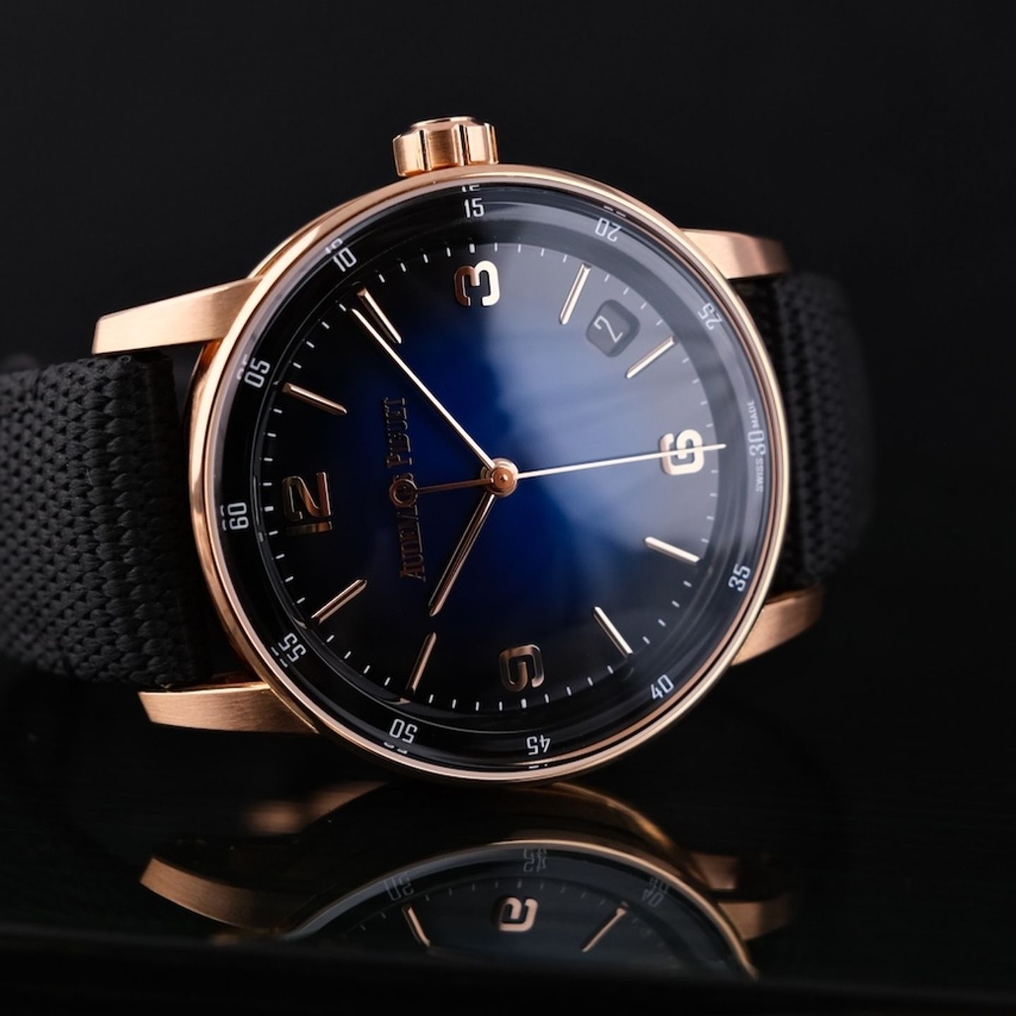 Audemars Piguet CODE 11.59 15210OR.OO.A002KB.03 (2022) - Blue dial 41 mm Rose Gold case (2/8)