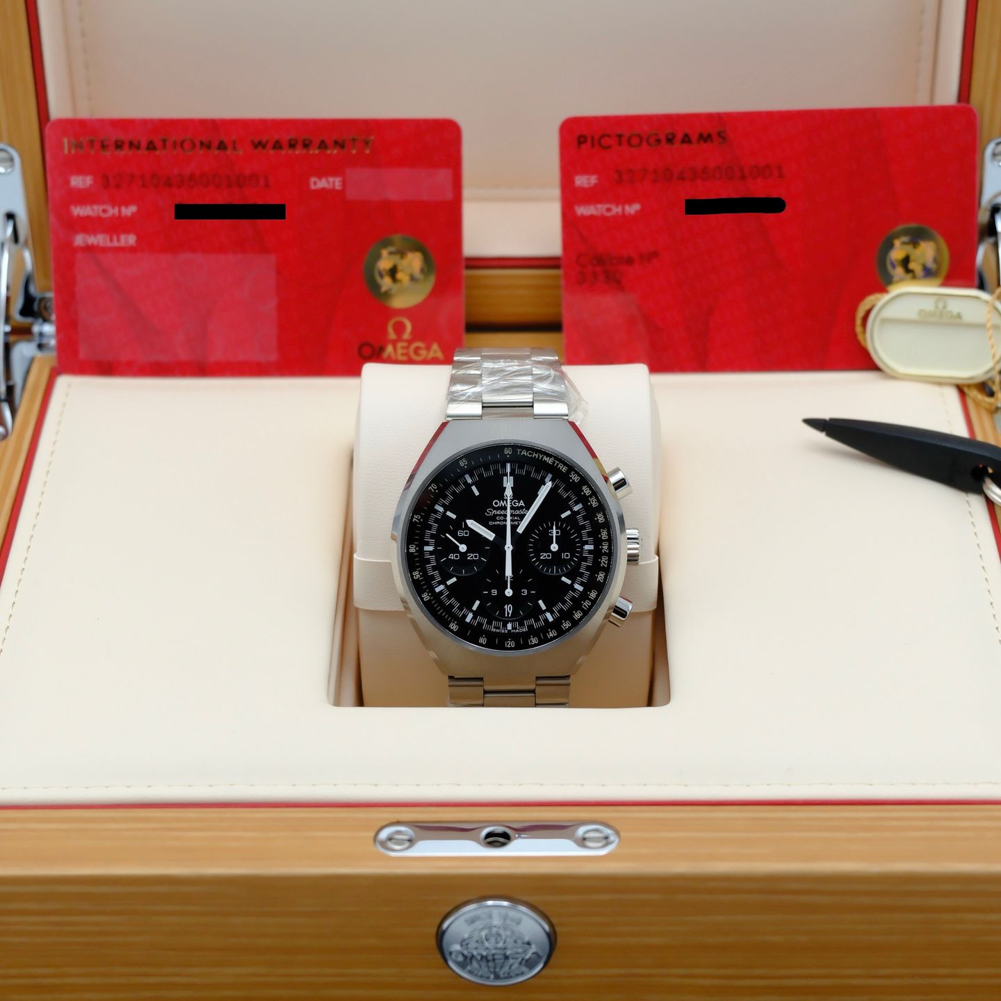 Omega Speedmaster Mark II 327.10.43.50.01.001 (2025) - Black dial 42 mm Steel case (3/8)
