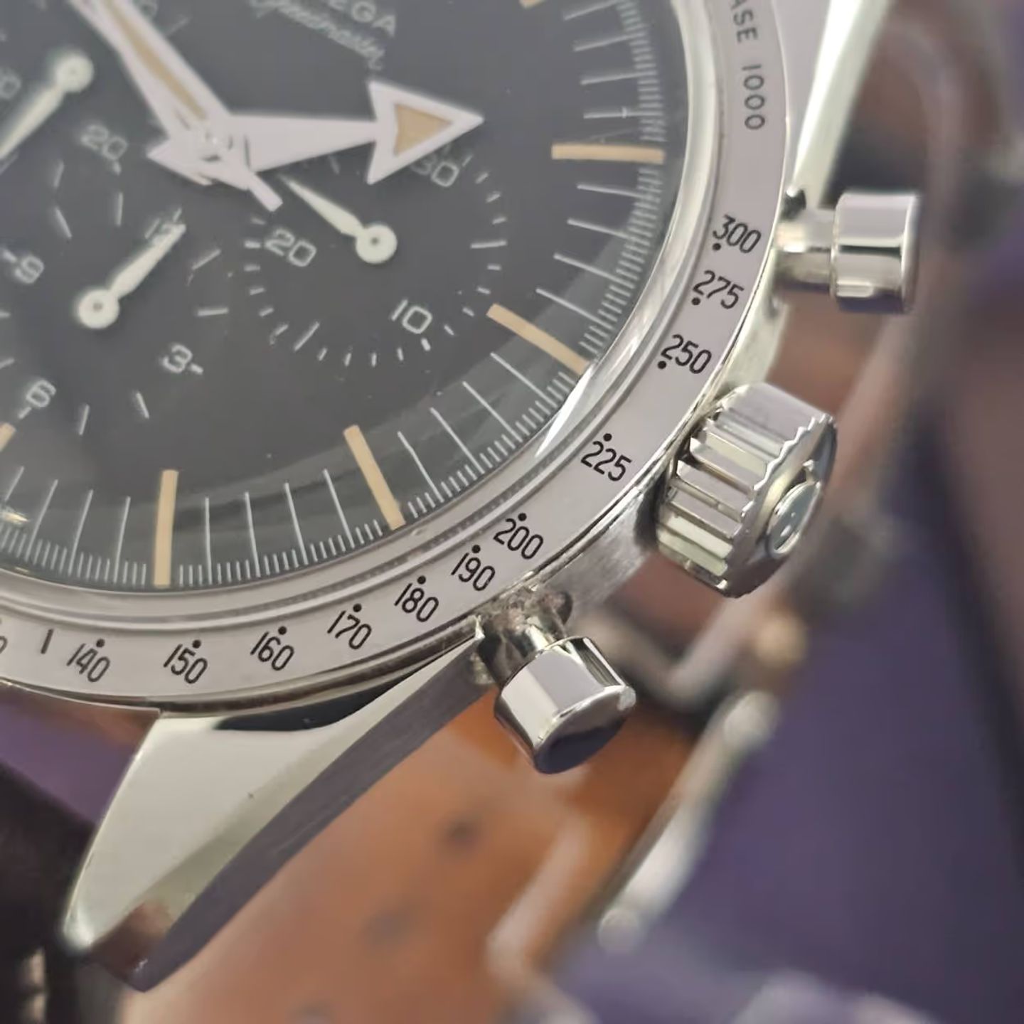 Omega Speedmaster Professional Moonwatch 311.10.39.30.01.001 - (3/4)