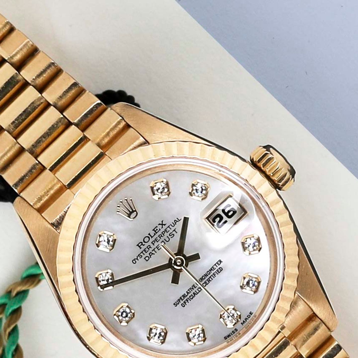 Rolex Lady-Datejust 69178 (1997) - Pearl dial 26 mm Yellow Gold case (3/8)