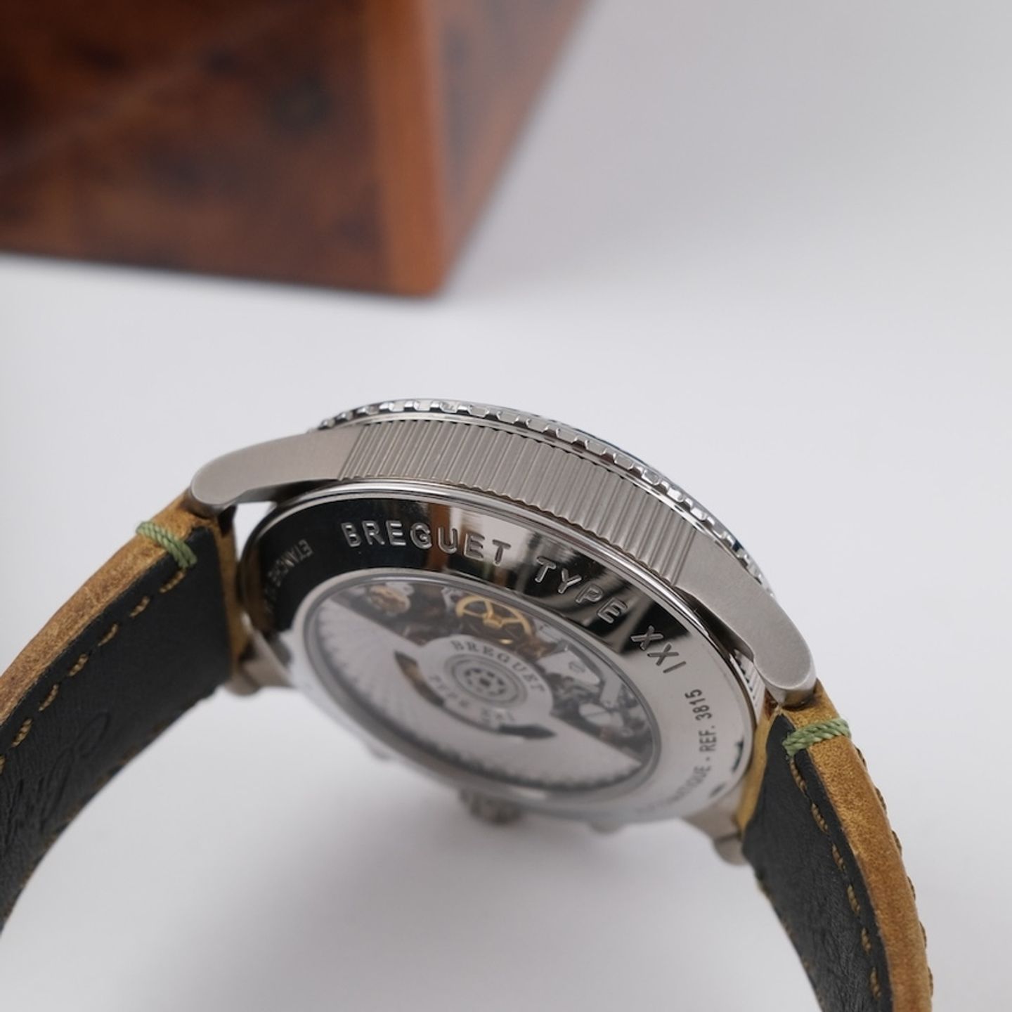 Breguet Type XX - XXI - XXII 3815TI/HM/3ZU (2022) - Black dial 42 mm Titanium case (6/8)