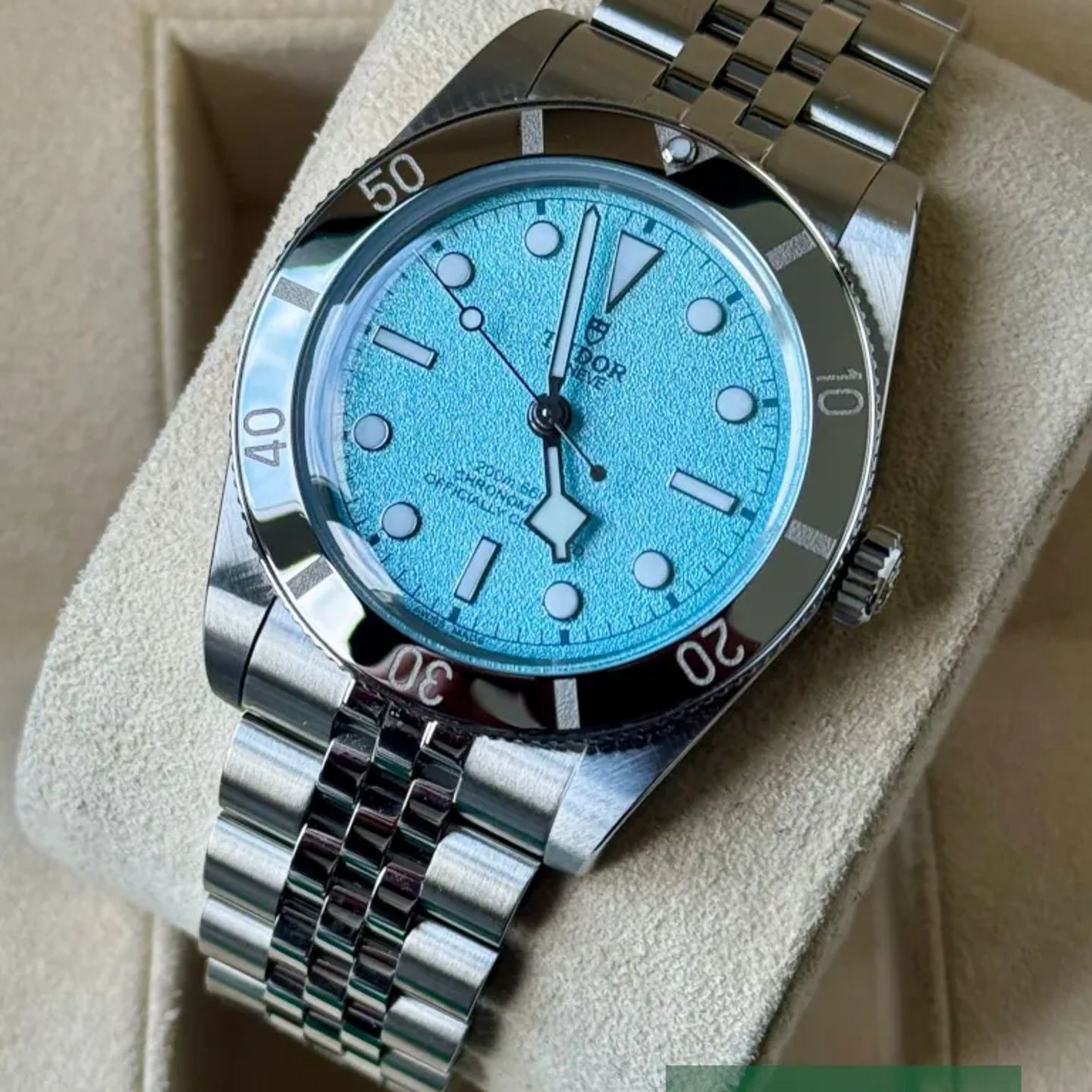 Tudor Black Bay 54 79000 (2025) - Blue dial 37 mm Steel case (3/7)