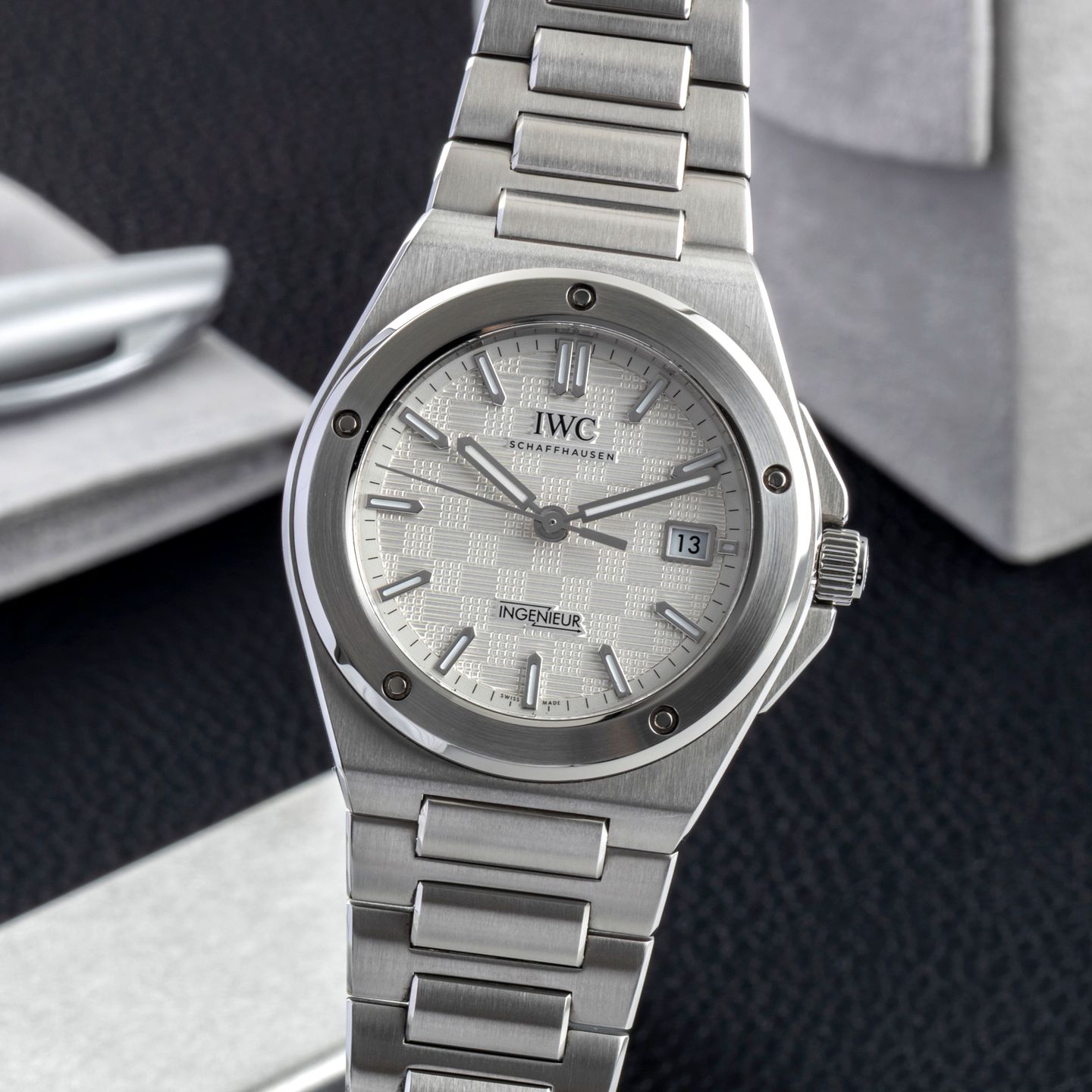 IWC Ingenieur Automatic IW328902 (Unknown (random serial)) - Silver dial 40 mm Steel case (3/8)