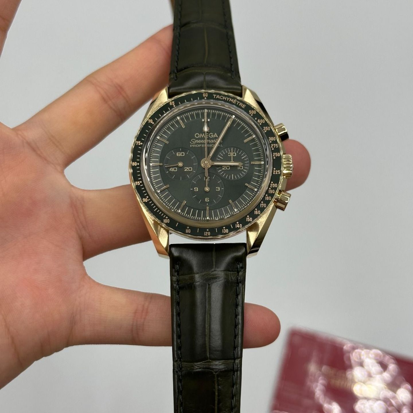 Omega Speedmaster Professional Moonwatch 310.63.42.50.10.001 (2024) - Groen wijzerplaat 42mm Geelgoud (3/6)