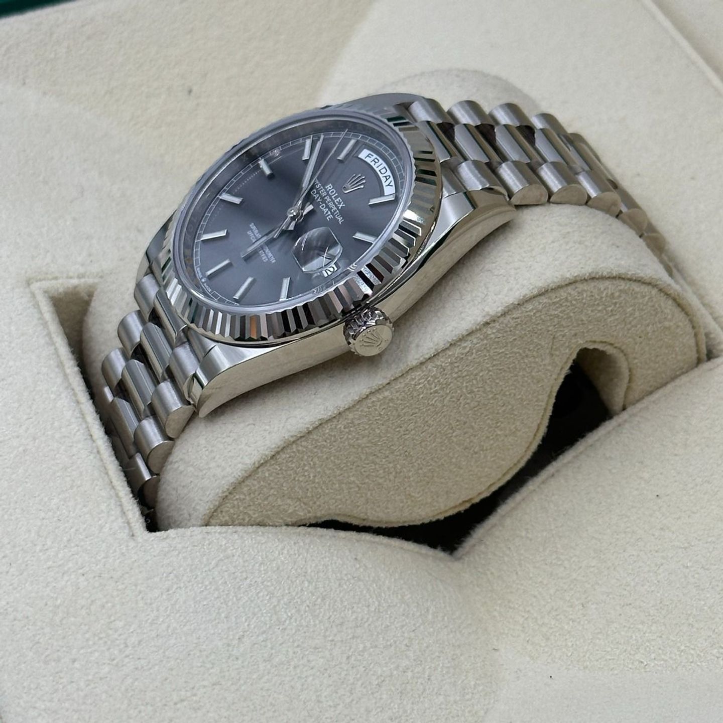 Rolex Day-Date 40 228239 (2022) - Grey dial 40 mm White Gold case (5/8)