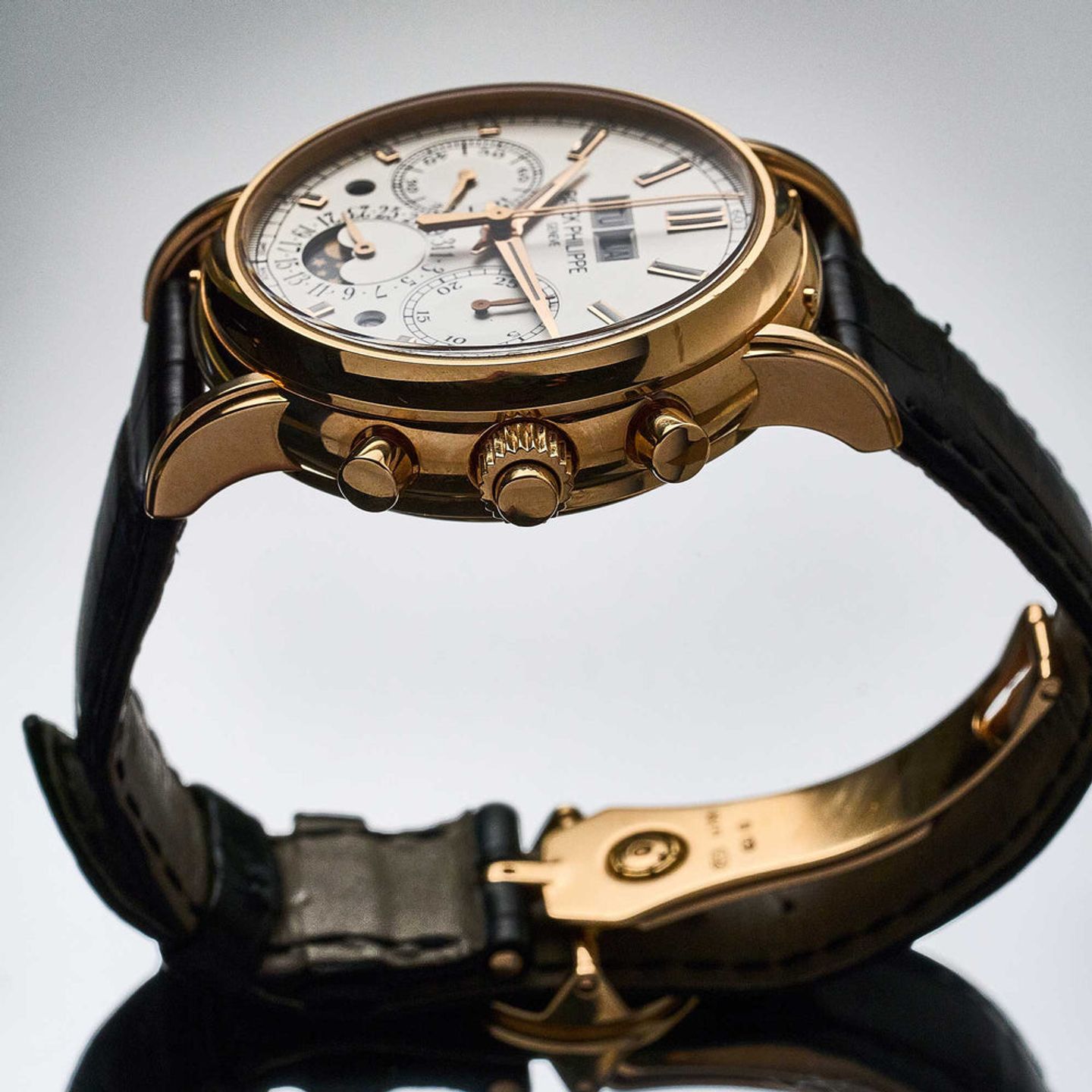 Patek Philippe Perpetual Calendar 5204R-001 (2020) - Silver dial 40 mm Rose Gold case (2/7)