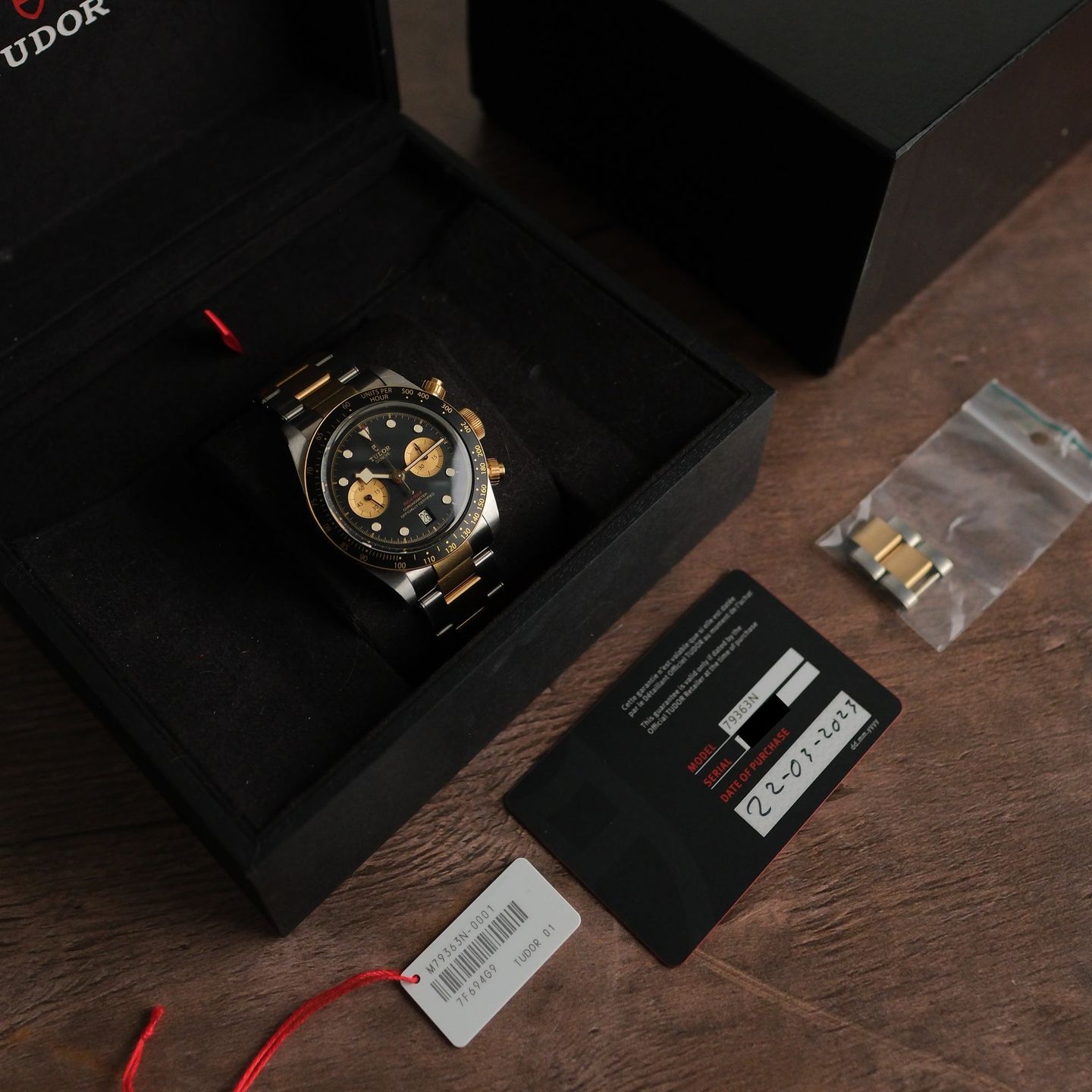 Tudor Black Bay Chrono 79363N (2023) - Black dial 41 mm Gold/Steel case (6/8)