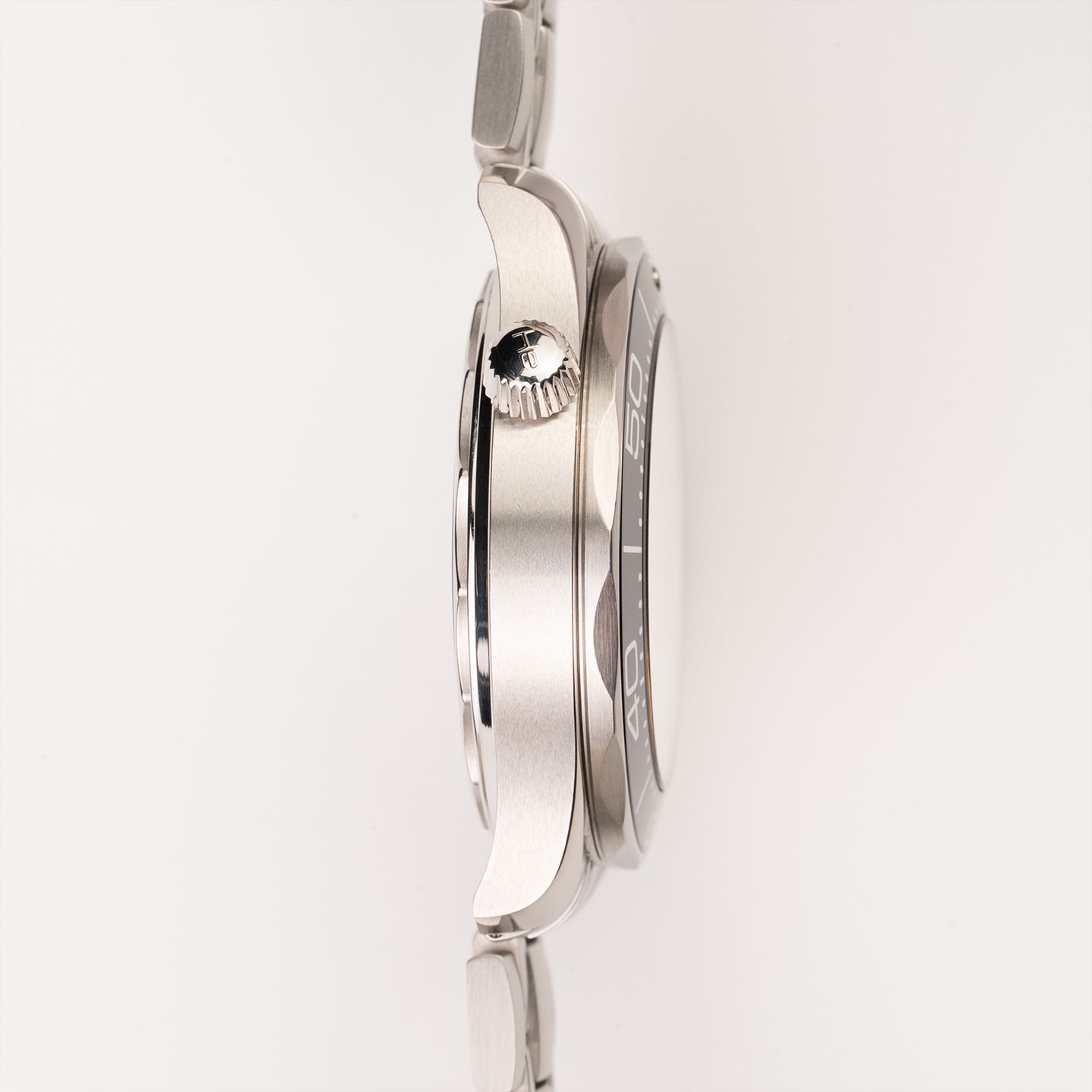 Omega Seamaster Diver 300 M 210.30.42.20.01.001 (2022) - Black dial 42 mm Steel case (5/8)