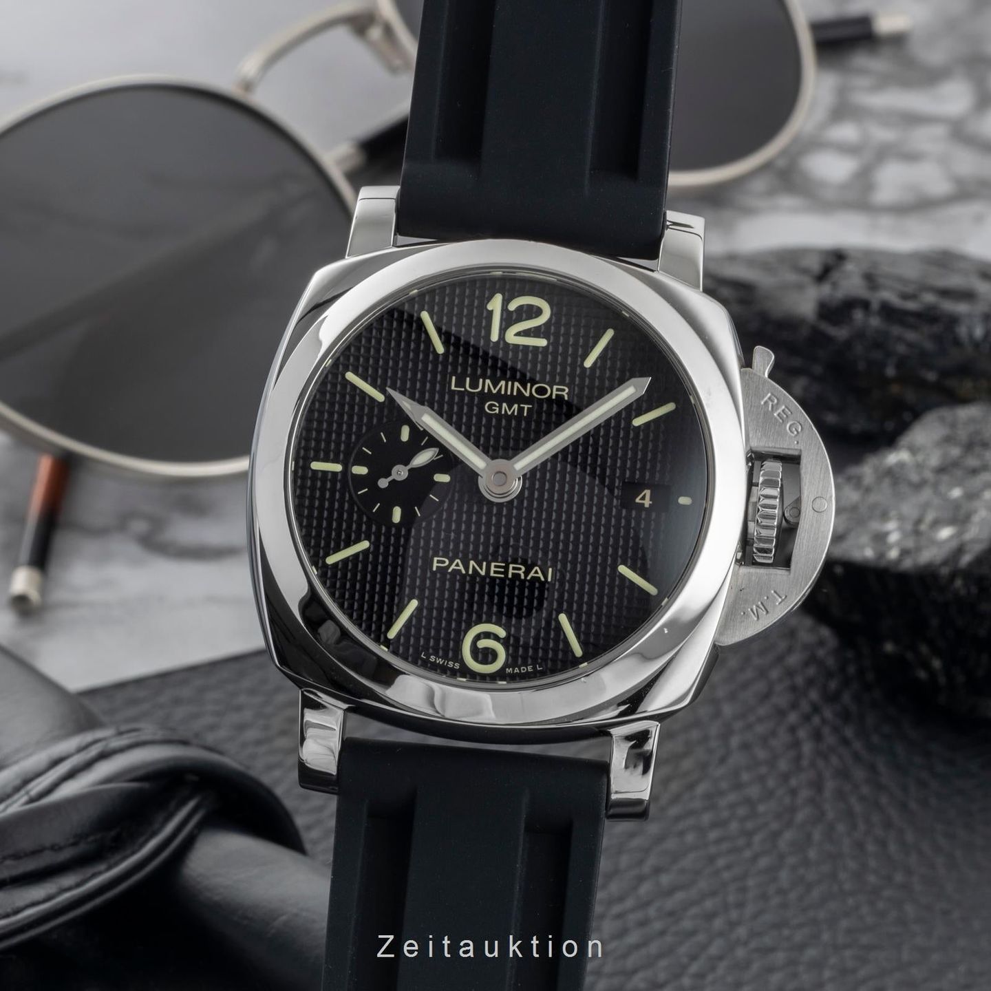 Panerai Luminor 1950 3 Days GMT Automatic PAM00535 (Onbekend (willekeurig serienummer)) - Zwart wijzerplaat 42mm Staal (1/8)