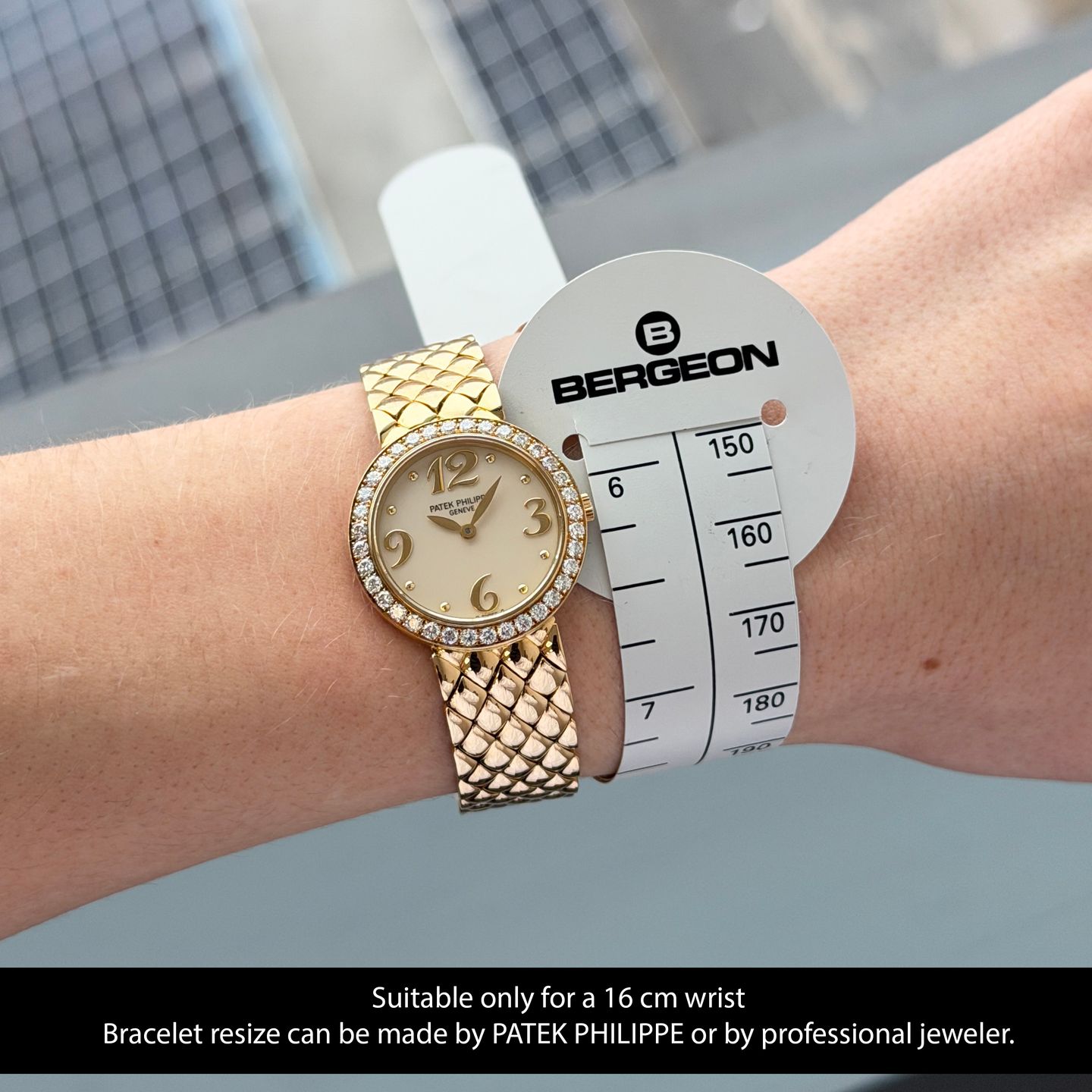 Patek Philippe Calatrava 4820 (Unknown (random serial)) - White dial 27 mm Yellow Gold case (2/8)