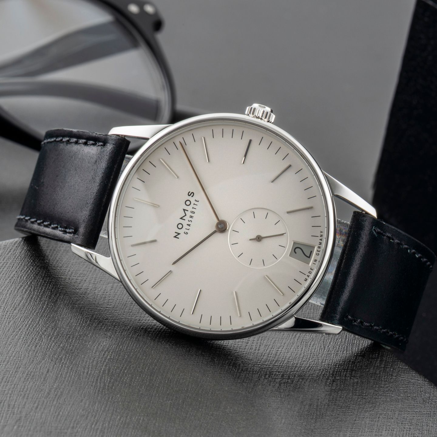 NOMOS Orion Datum 381 (2022) - Wit wijzerplaat 38mm Staal (2/8)