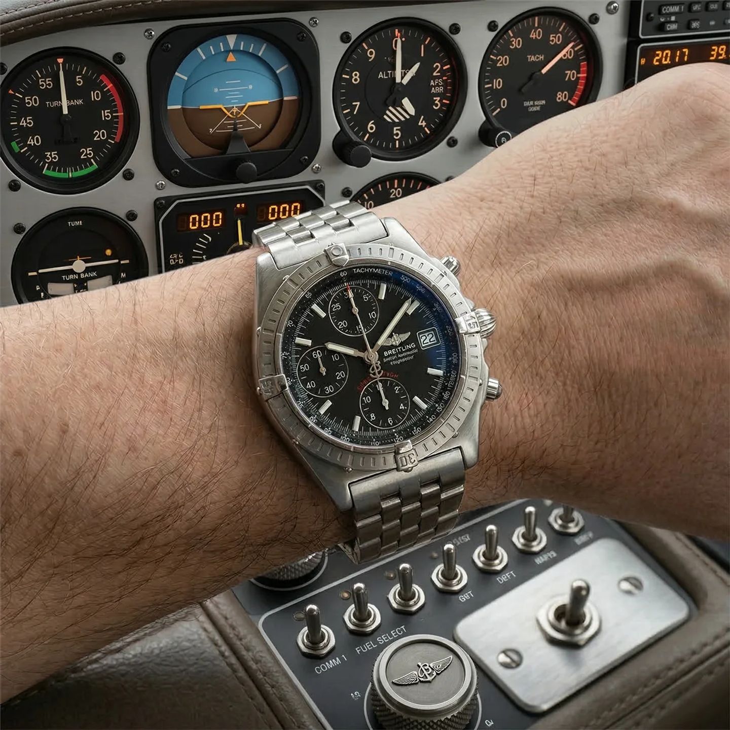 Breitling Blackbird A13350 - (2/8)