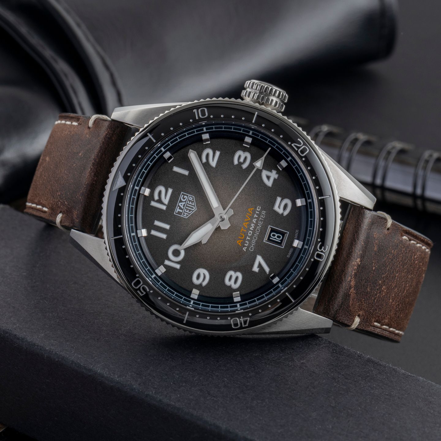 TAG Heuer Autavia WBE5114.FC8266 (Unknown (random serial)) - Black dial 42 mm Steel case (2/8)