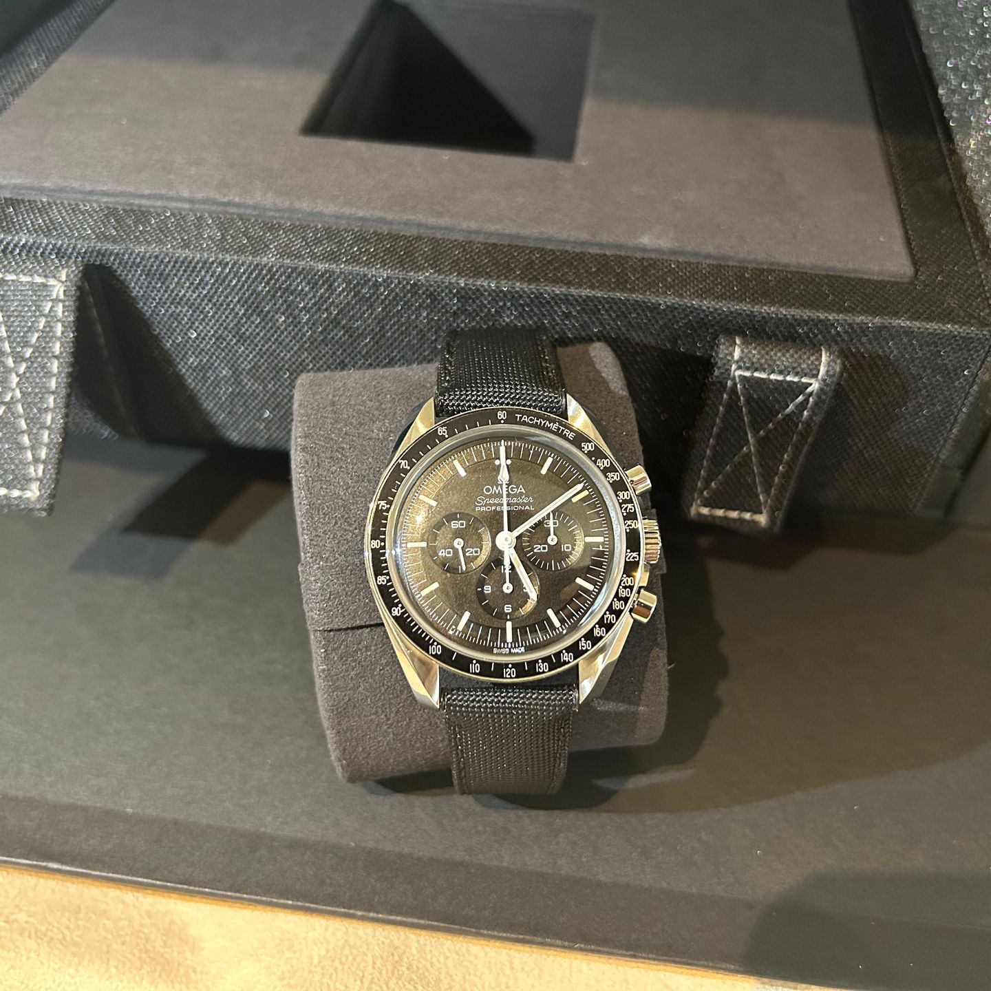 Omega Speedmaster Professional Moonwatch 310.32.42.50.01.001 (2024) - Black dial 42 mm Steel case (3/8)