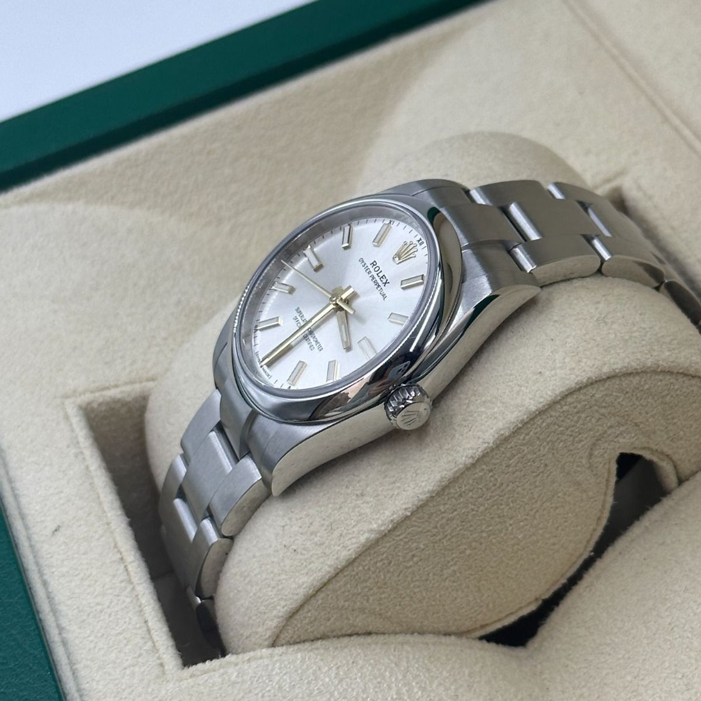 Rolex Oyster Perpetual 34 124200 (2024) - Silver dial 28 mm Steel case (6/8)