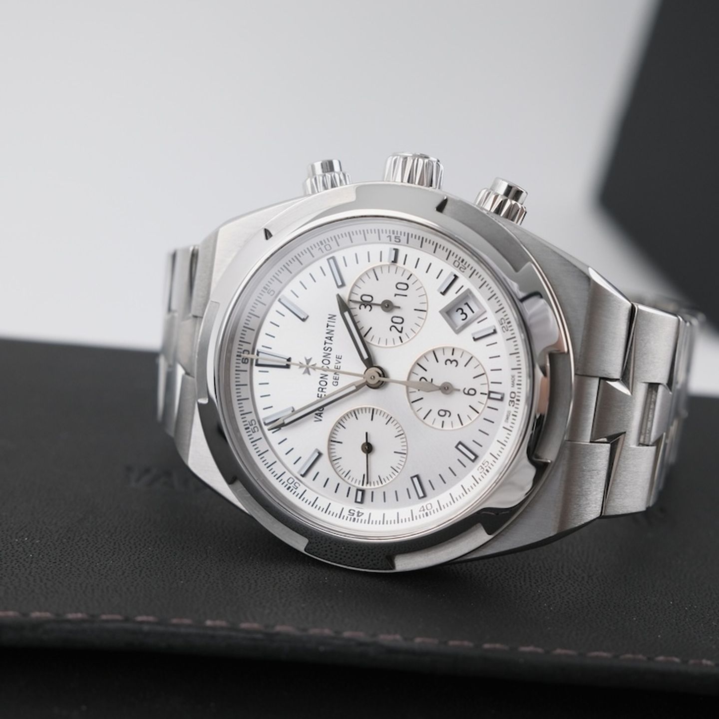 Vacheron Constantin Overseas Chronograph 5500V/110A-B075 - (2/8)