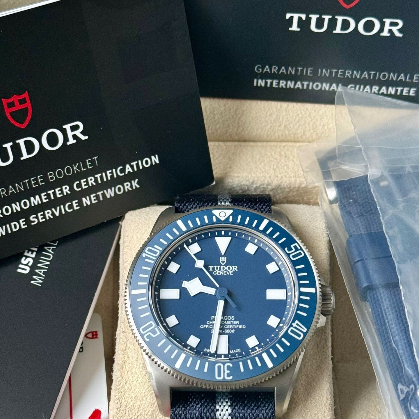 Tudor Pelagos 25707B/23 (2023) - Blue dial 42 mm Titanium case (7/7)