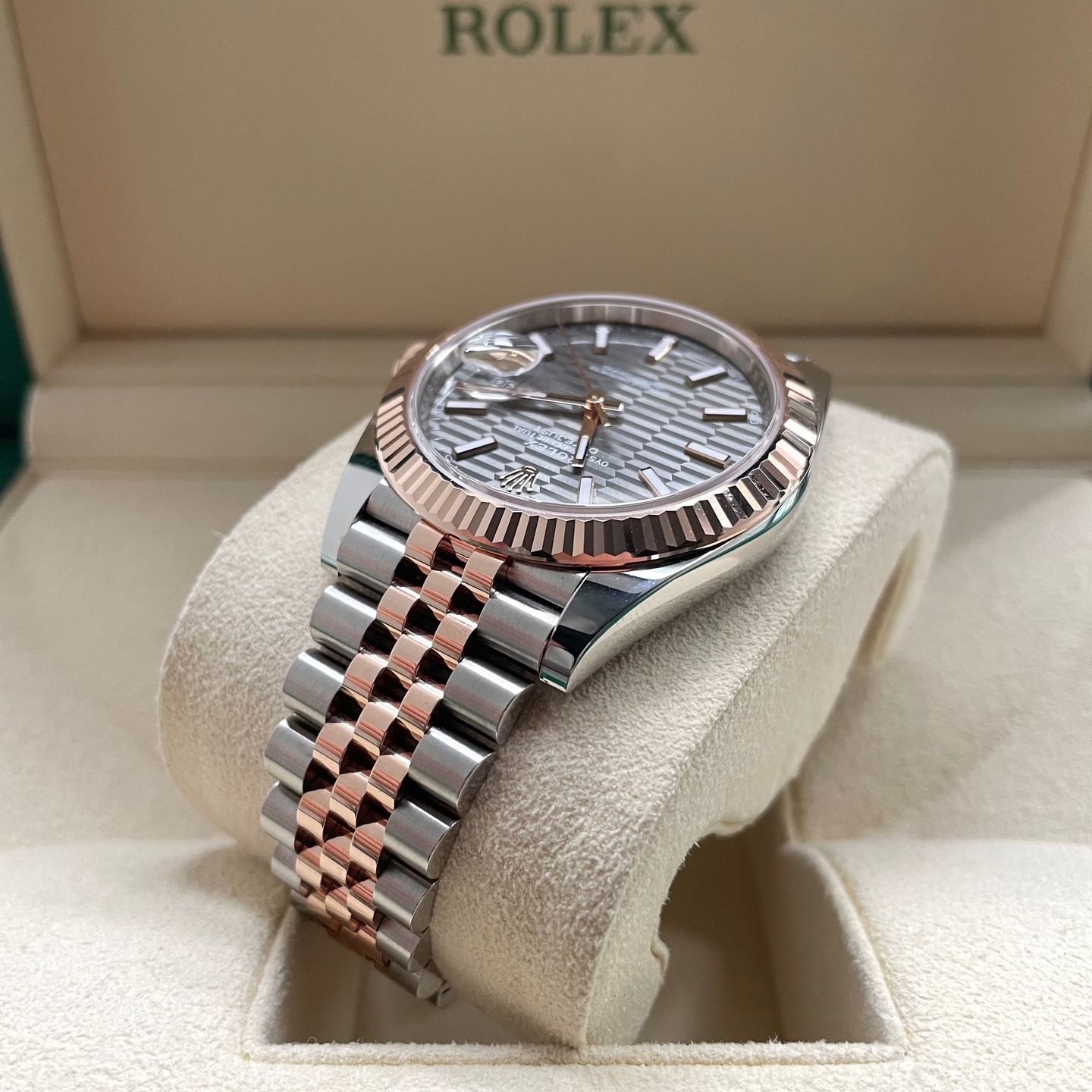 Rolex Datejust 41 126331 (2023) - Grey dial 41 mm Gold/Steel case (6/8)