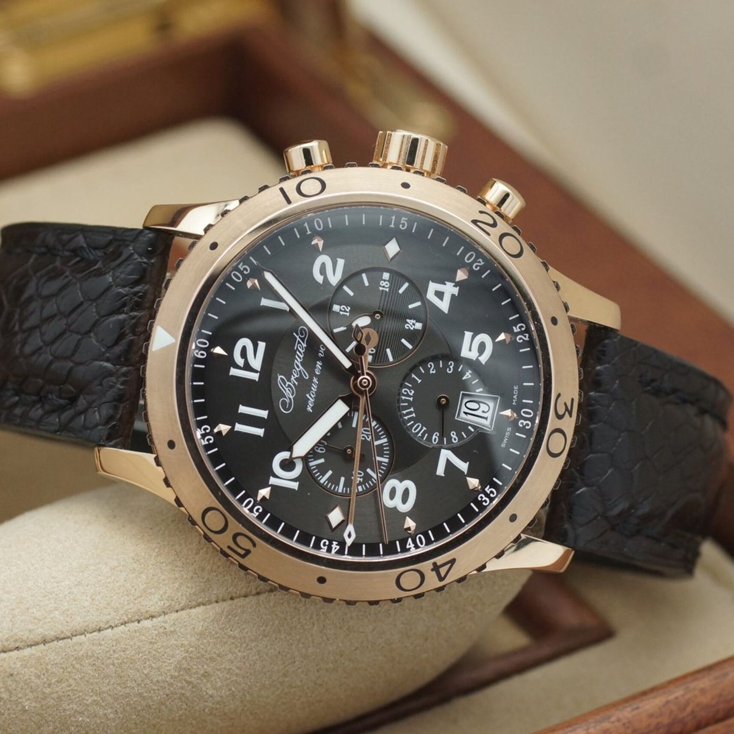 Breguet Type XX - XXI - XXII 3810BR/92/9ZU (2013) - Black dial 42 mm Rose Gold case (2/8)
