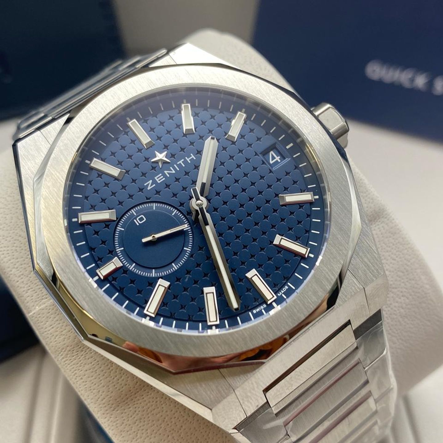Zenith Defy Skyline 03.9300.3620/51.I001 (2025) - 41mm Staal (7/10)