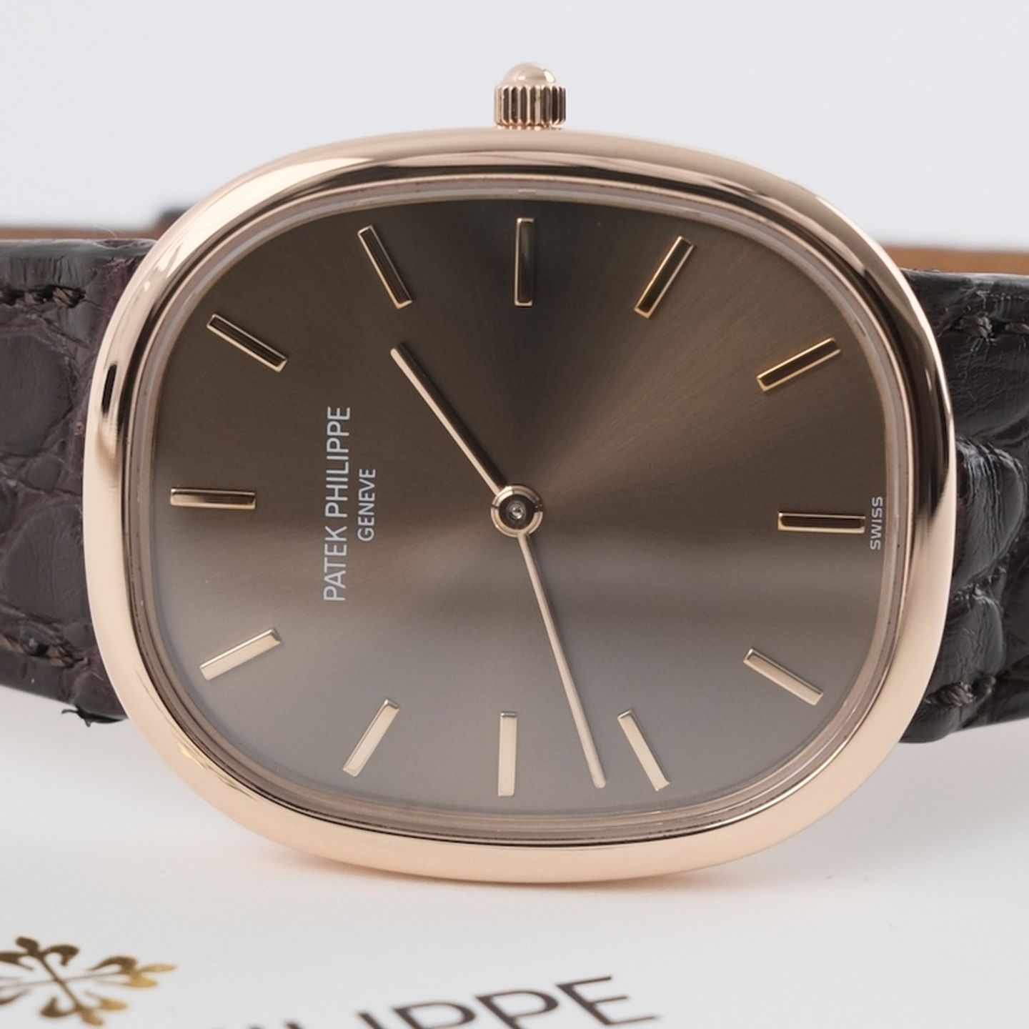 Patek Philippe Golden Ellipse 3738/100 (2007) - Brown dial 32 mm Yellow Gold case (3/8)