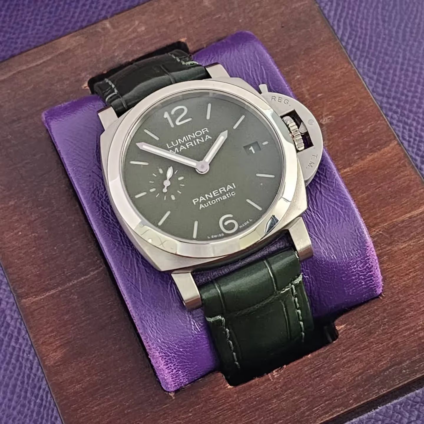 Panerai Luminor Marina PAM01304 (2022) - Green dial 40 mm Steel case (1/4)