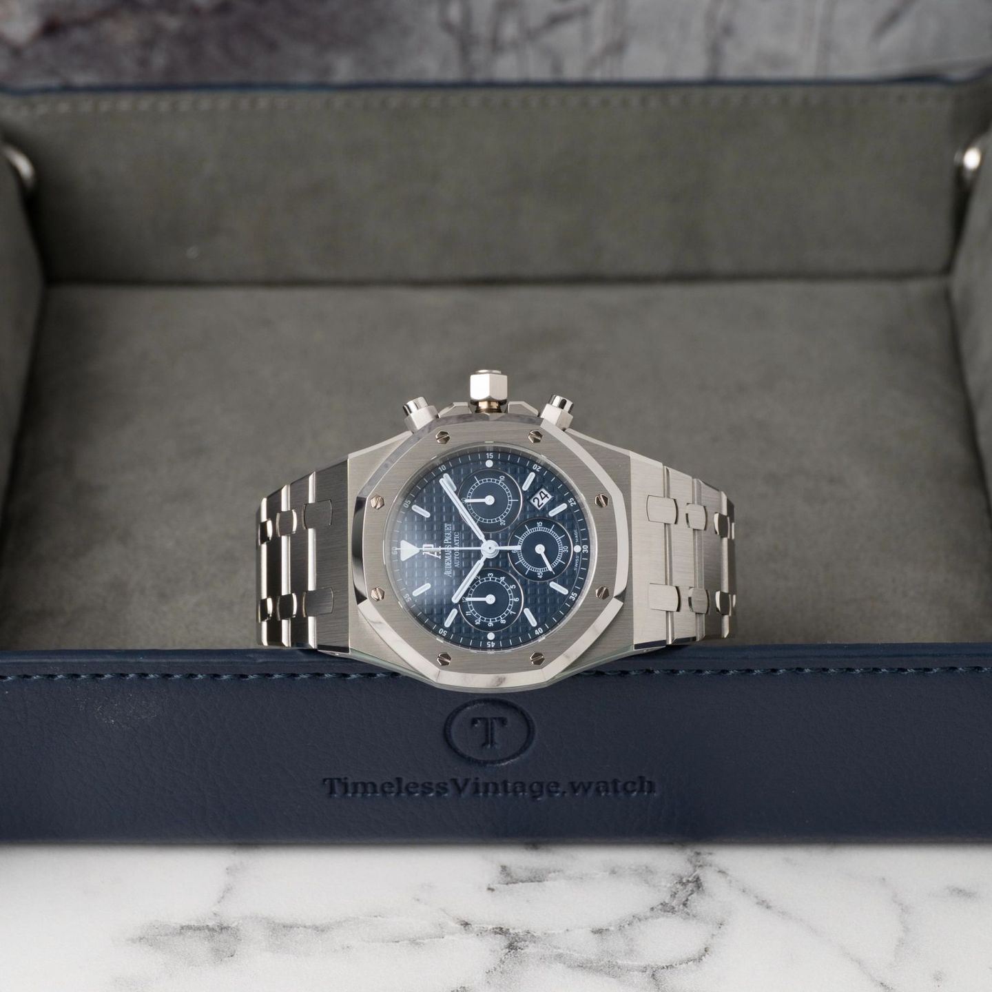Audemars Piguet Royal Oak Chronograph 26300ST - (3/8)