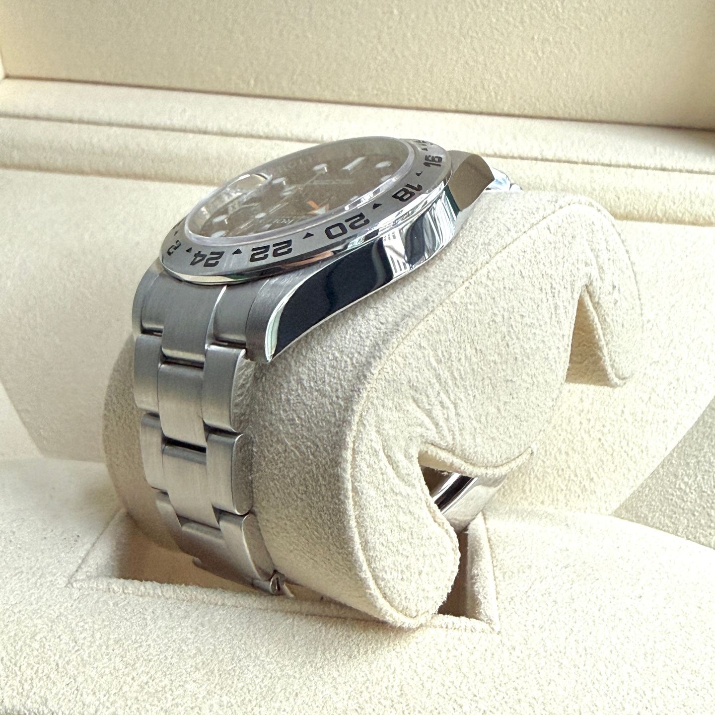 Rolex Explorer II 216570 (2016) - Zwart wijzerplaat 42mm Staal (4/7)