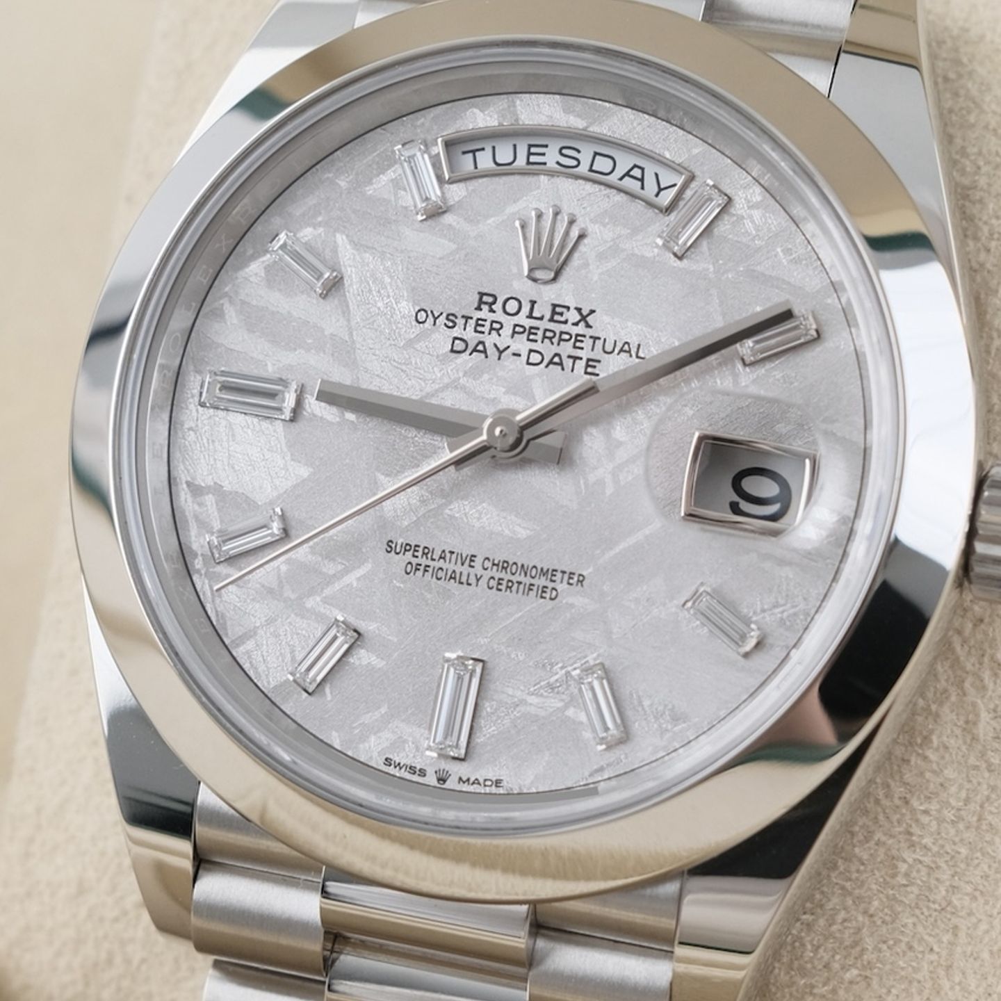 Rolex Day-Date 40 228206 (2021) - Silver dial 40 mm Platinum case (4/8)