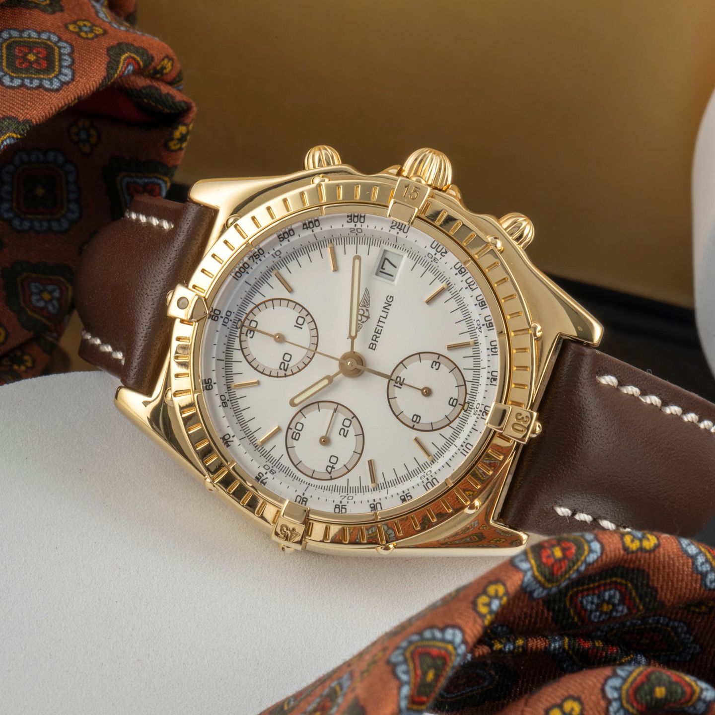 Breitling Chronomat 81950 (1992) - Silver dial 39 mm Yellow Gold case (2/8)