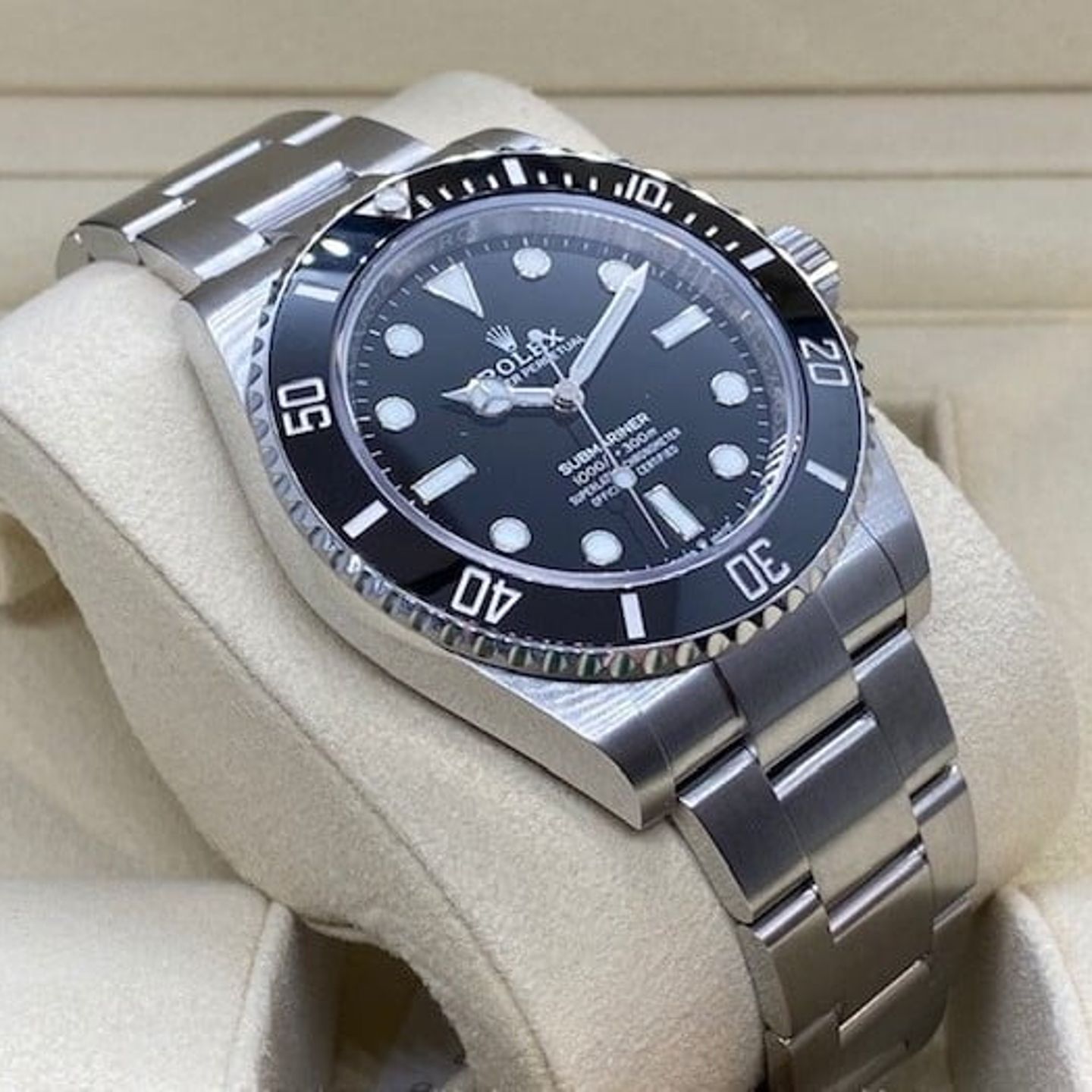 Rolex Submariner No Date 124060 (2021) - Black dial 41 mm Steel case (6/6)