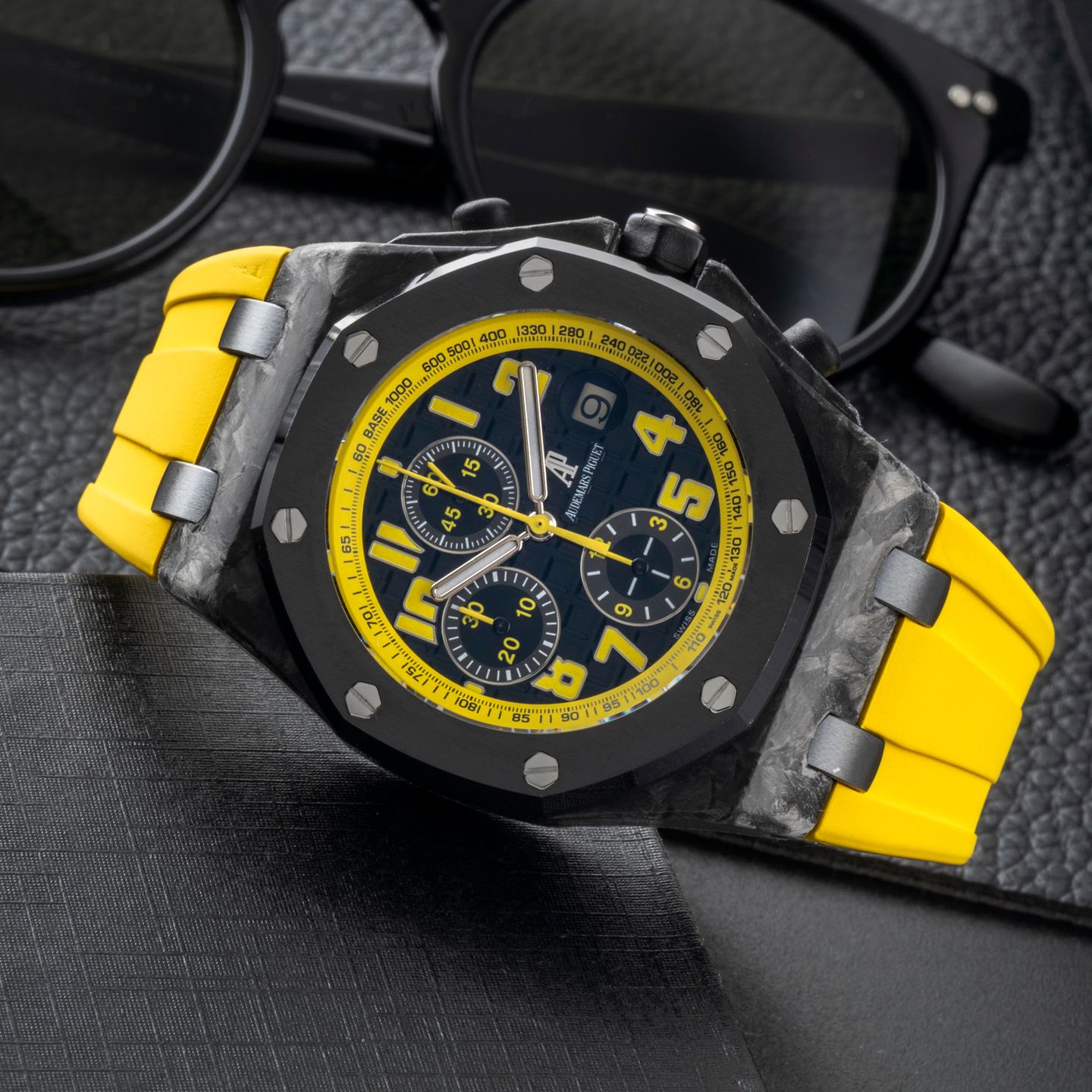 Audemars Piguet Royal Oak Offshore Chronograph 26176FO (2013) - Zwart wijzerplaat 42mm Carbon (2/8)