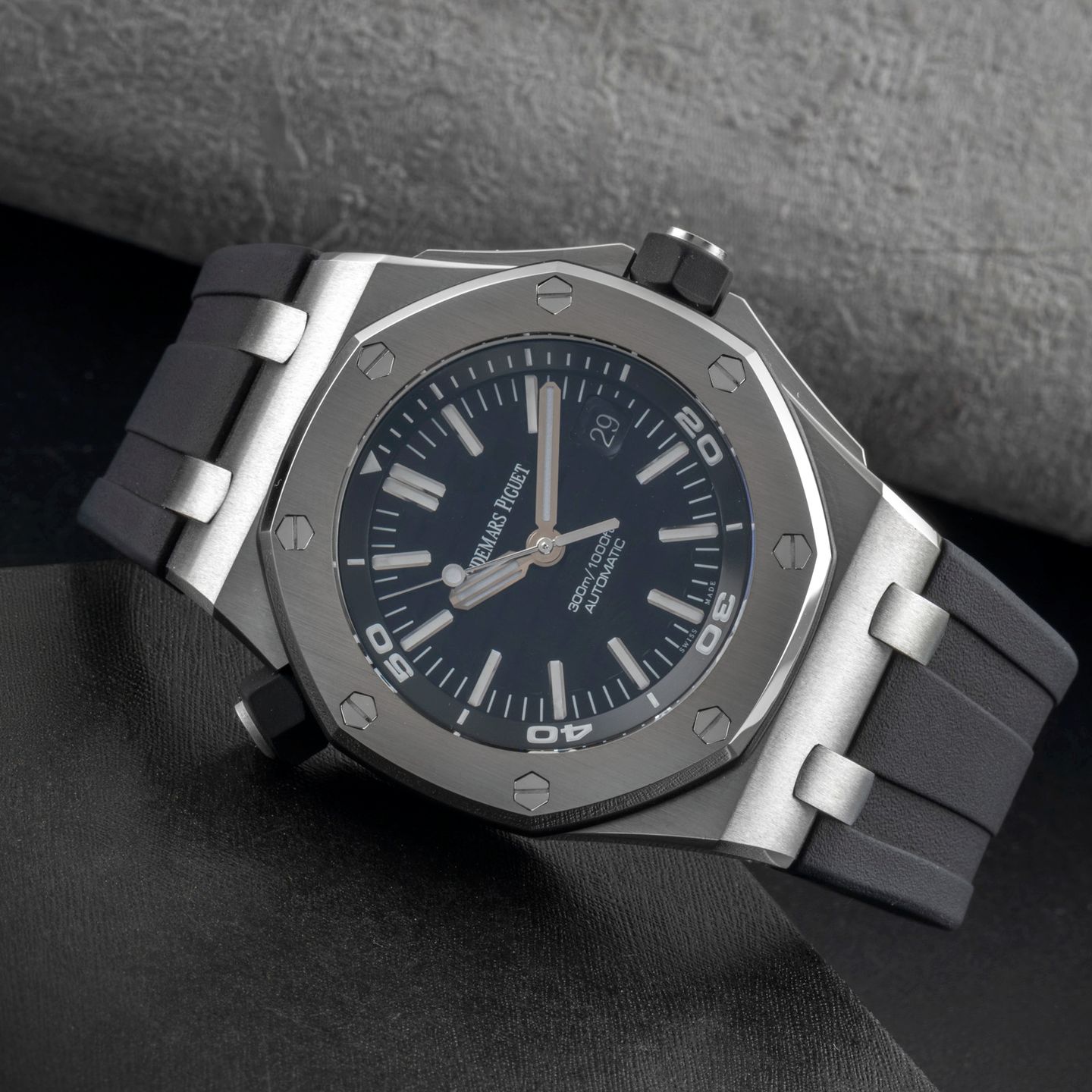 Audemars Piguet Royal Oak Offshore Diver 15710ST.OO.A002CA.01 - (2/8)