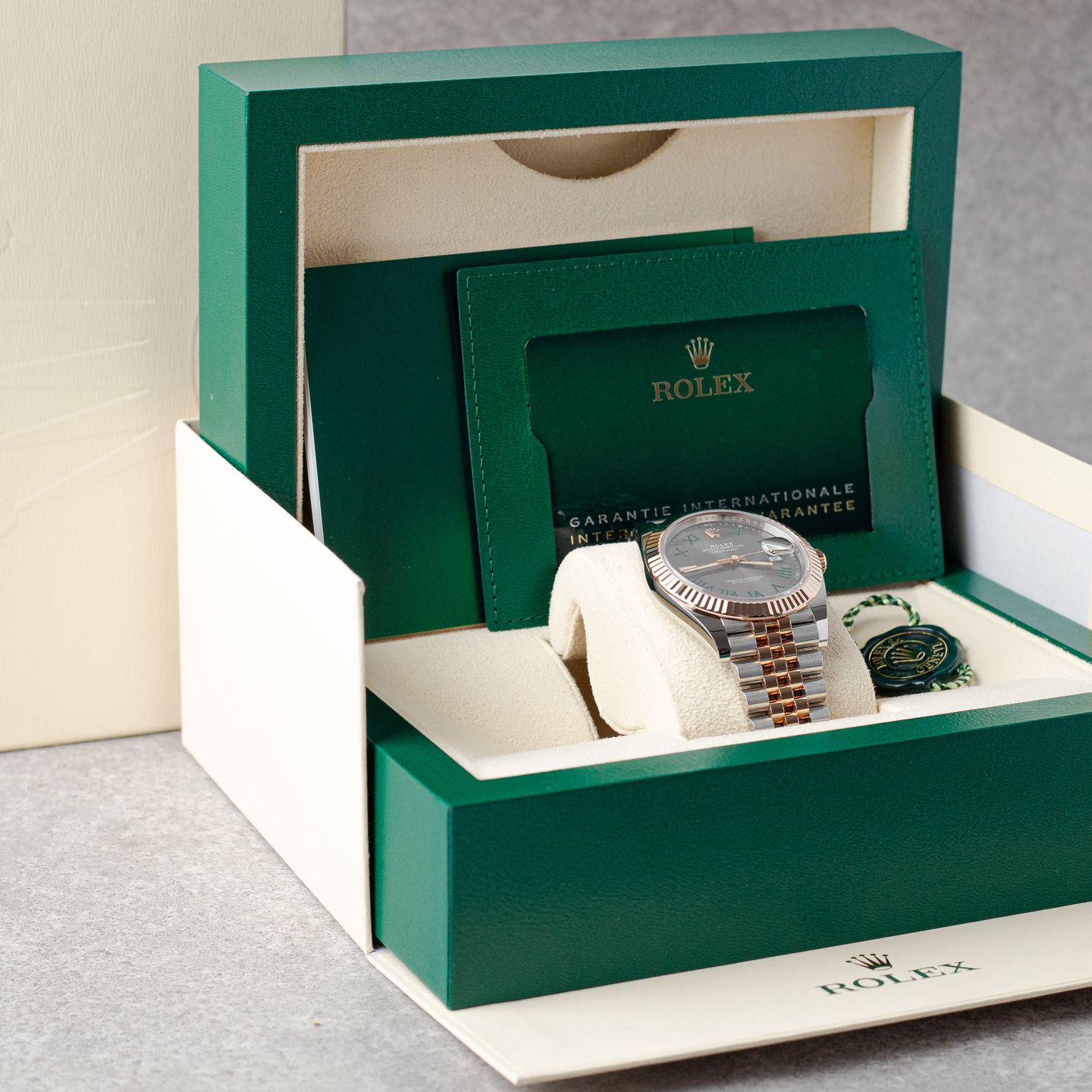 Rolex Datejust 41 126331 (2021) - Grey dial 41 mm Gold/Steel case (3/8)