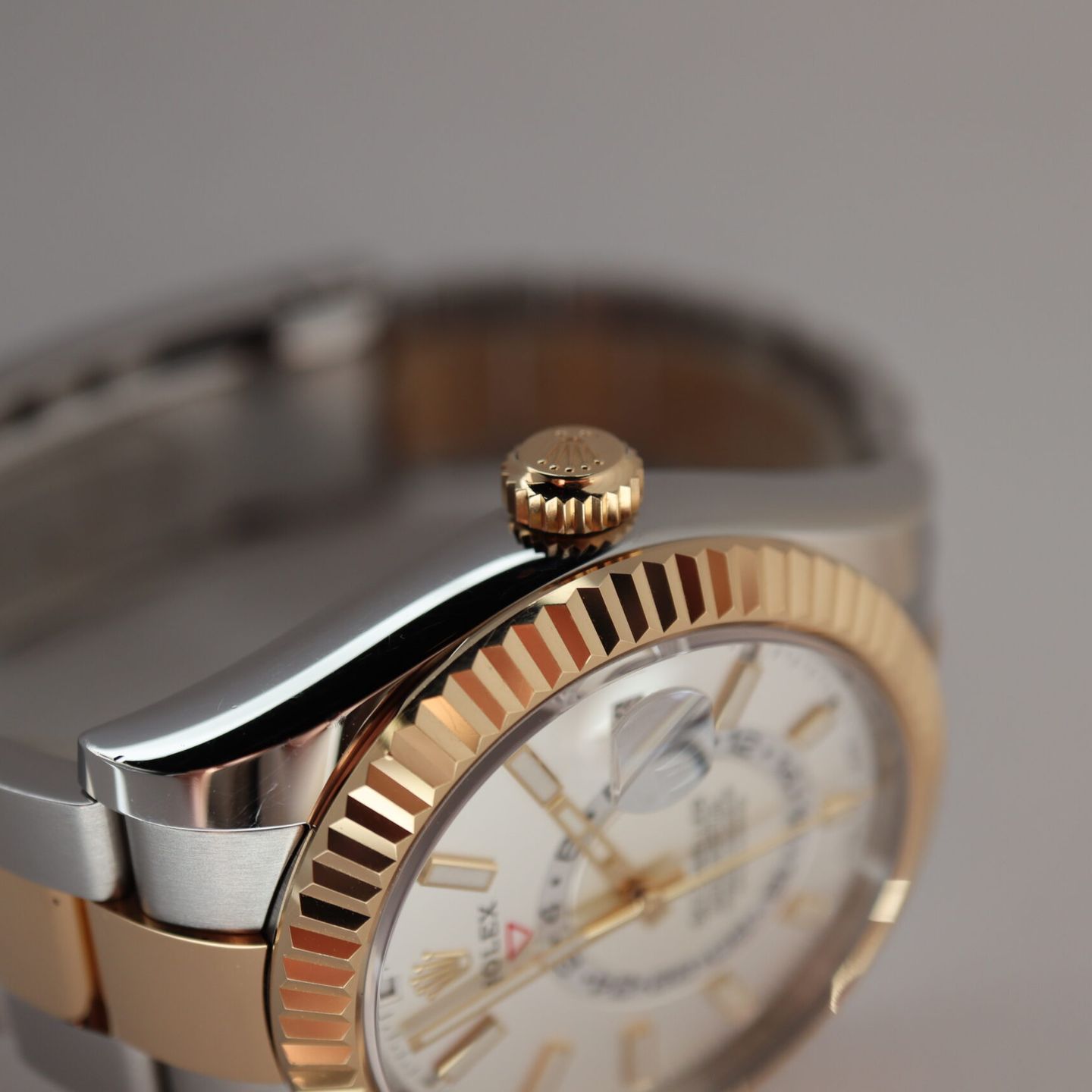 Rolex Sky-Dweller 326933 (2023) - 42mm Goud/Staal (7/8)