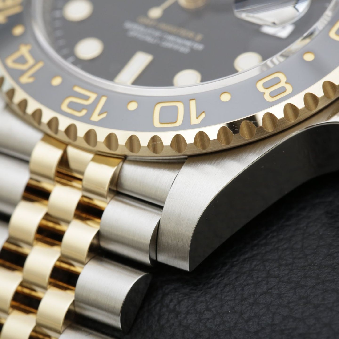 Rolex GMT-Master II 126713GRNR (2023) - Black dial 40 mm Gold/Steel case (3/7)