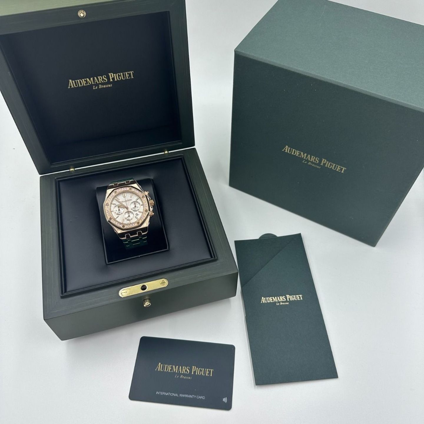 Audemars Piguet Royal Oak Chronograph 26715OR.ZZ.1356OR.01 (2024) - Silver dial 38 mm Rose Gold case (2/8)