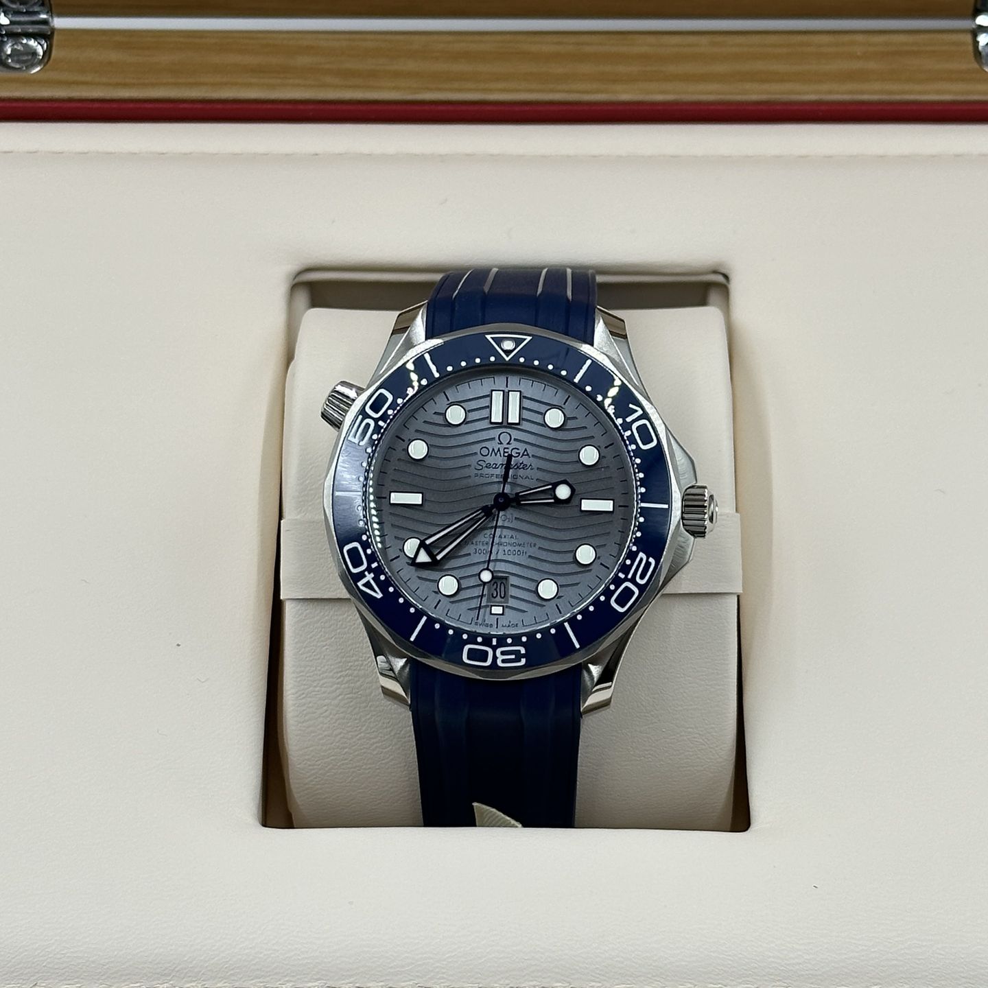 Omega Seamaster Diver 300 M 210.32.42.20.06.001 (2023) - Grey dial 42 mm Steel case (5/8)