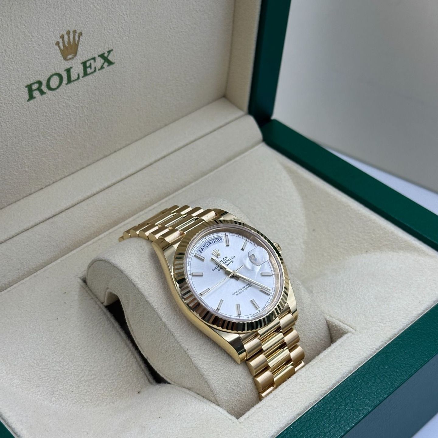 Rolex Day-Date 40 228238 (2023) - Zilver wijzerplaat 40mm Geelgoud (3/8)