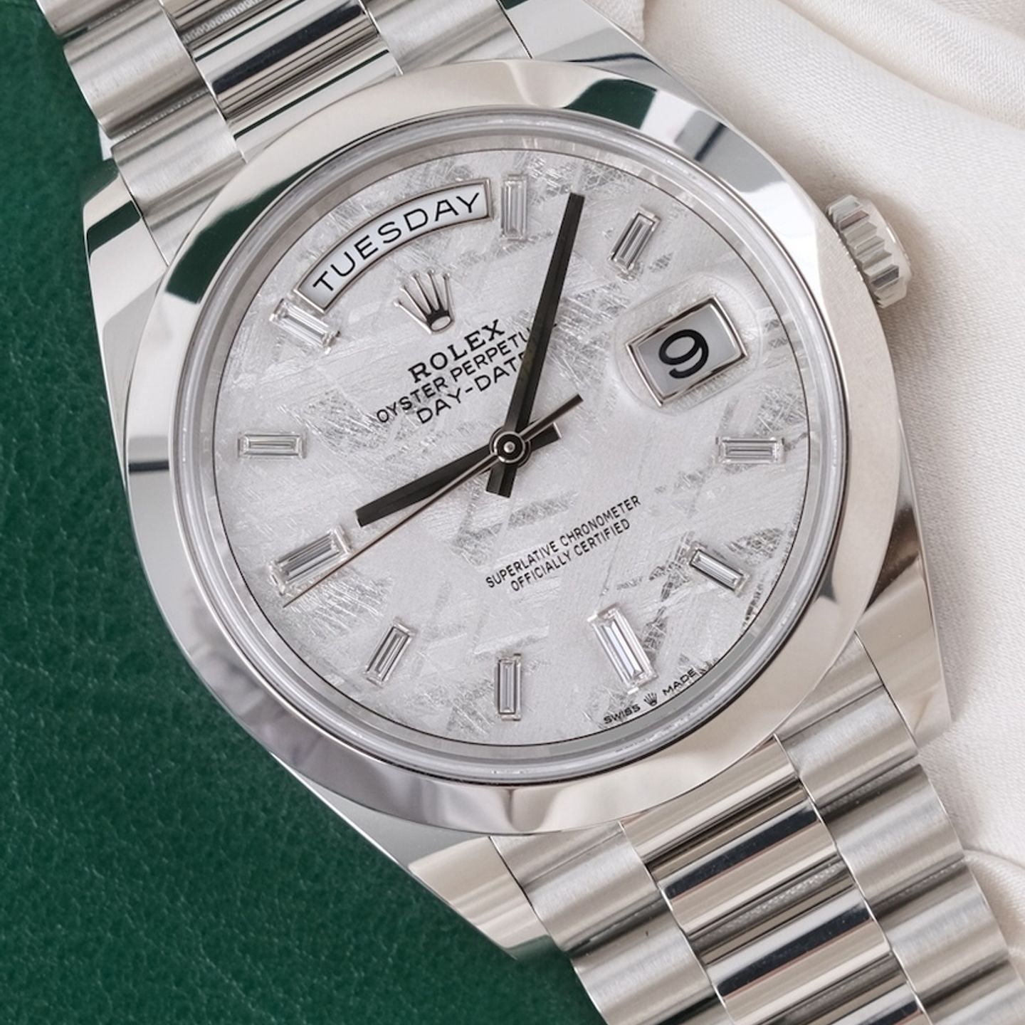 Rolex Day-Date 40 228206 (2021) - Silver dial 40 mm Platinum case (1/8)