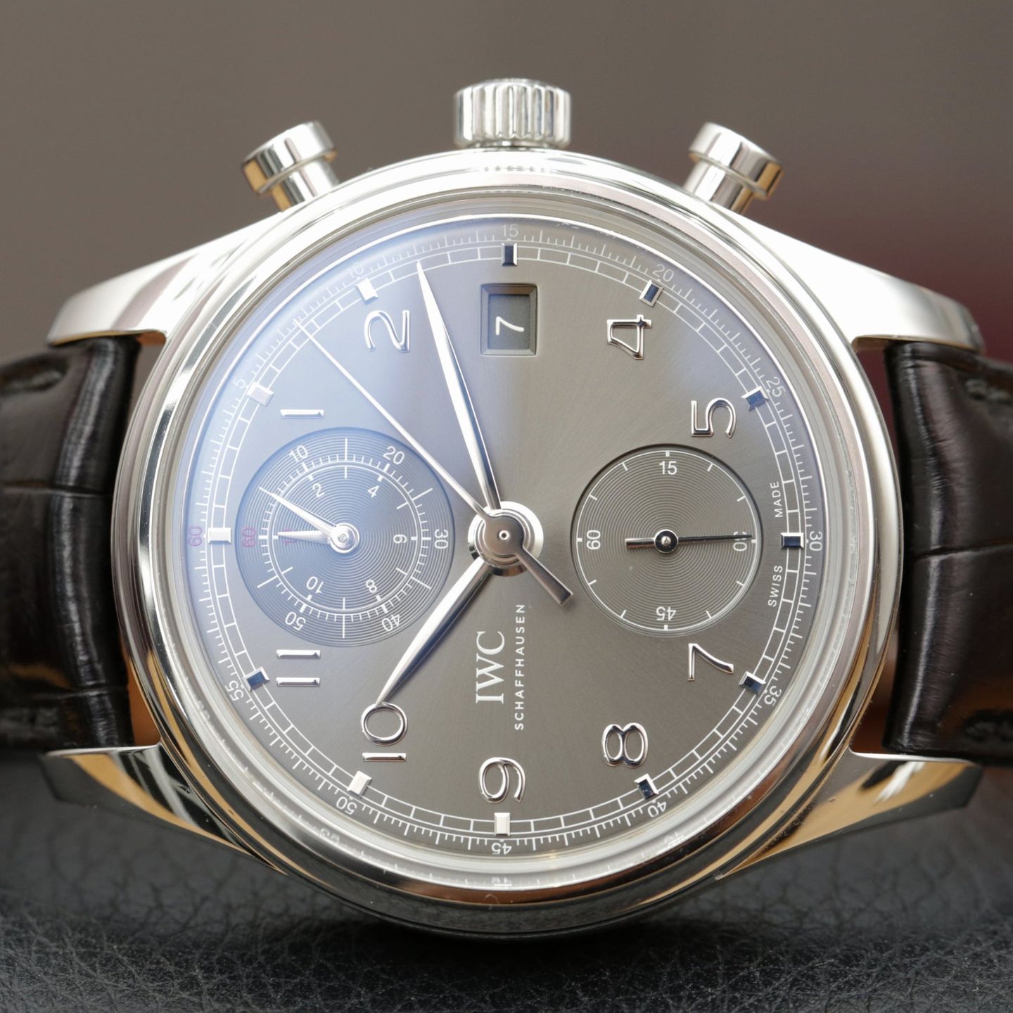 IWC Portuguese Chronograph IW390404 (2014) - Grijs wijzerplaat 42mm Staal (2/7)