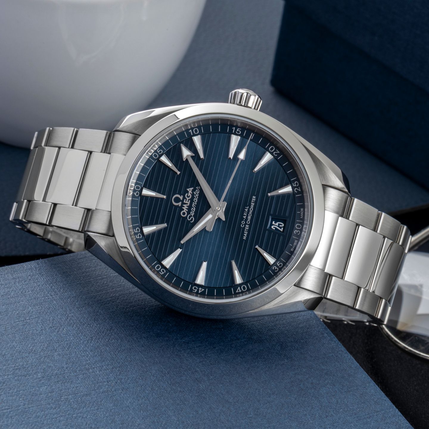 Omega Seamaster Aqua Terra 220.10.41.21.03.004 (Unknown (random serial)) - Blue dial 41 mm Steel case (2/8)