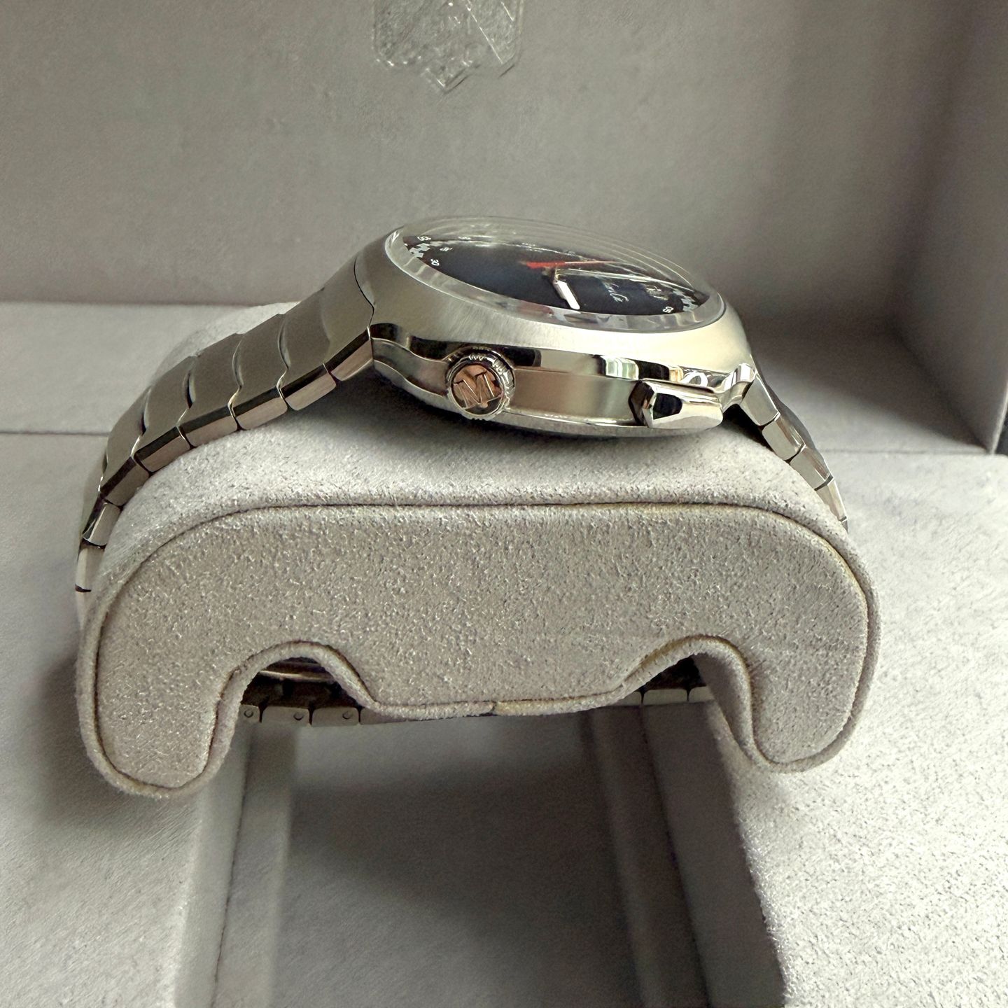 H. Moser & Cie. Streamliner 6902-1201 - (8/14)